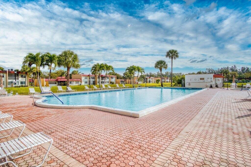 GOLDEN LAKES VILLAGE COND - Residential Lease