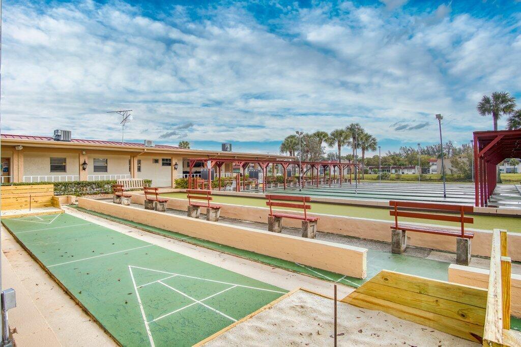 GOLDEN LAKES VILLAGE COND - Residential Lease