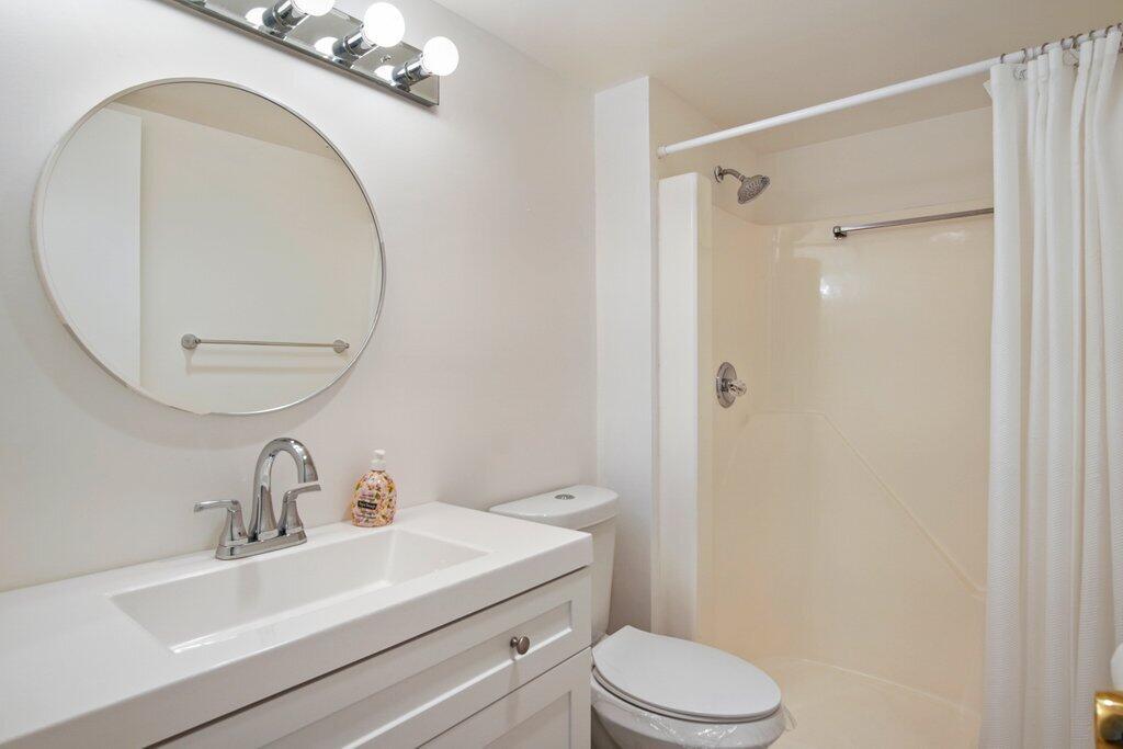 GOLDEN LAKES VILLAGE COND - Residential Lease