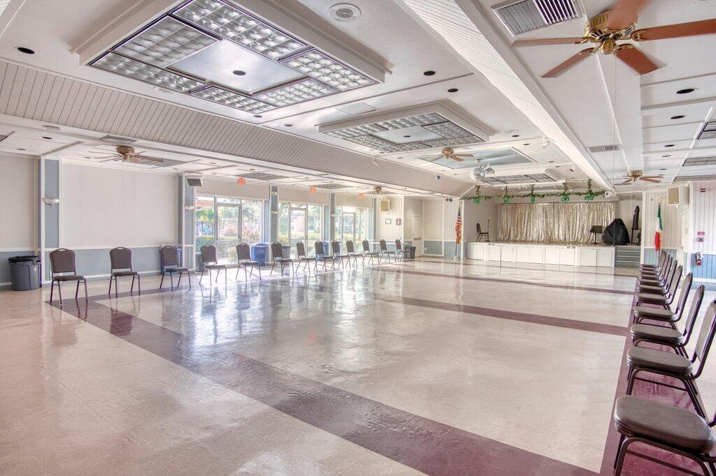 GOLDEN LAKES VILLAGE COND - Residential Lease