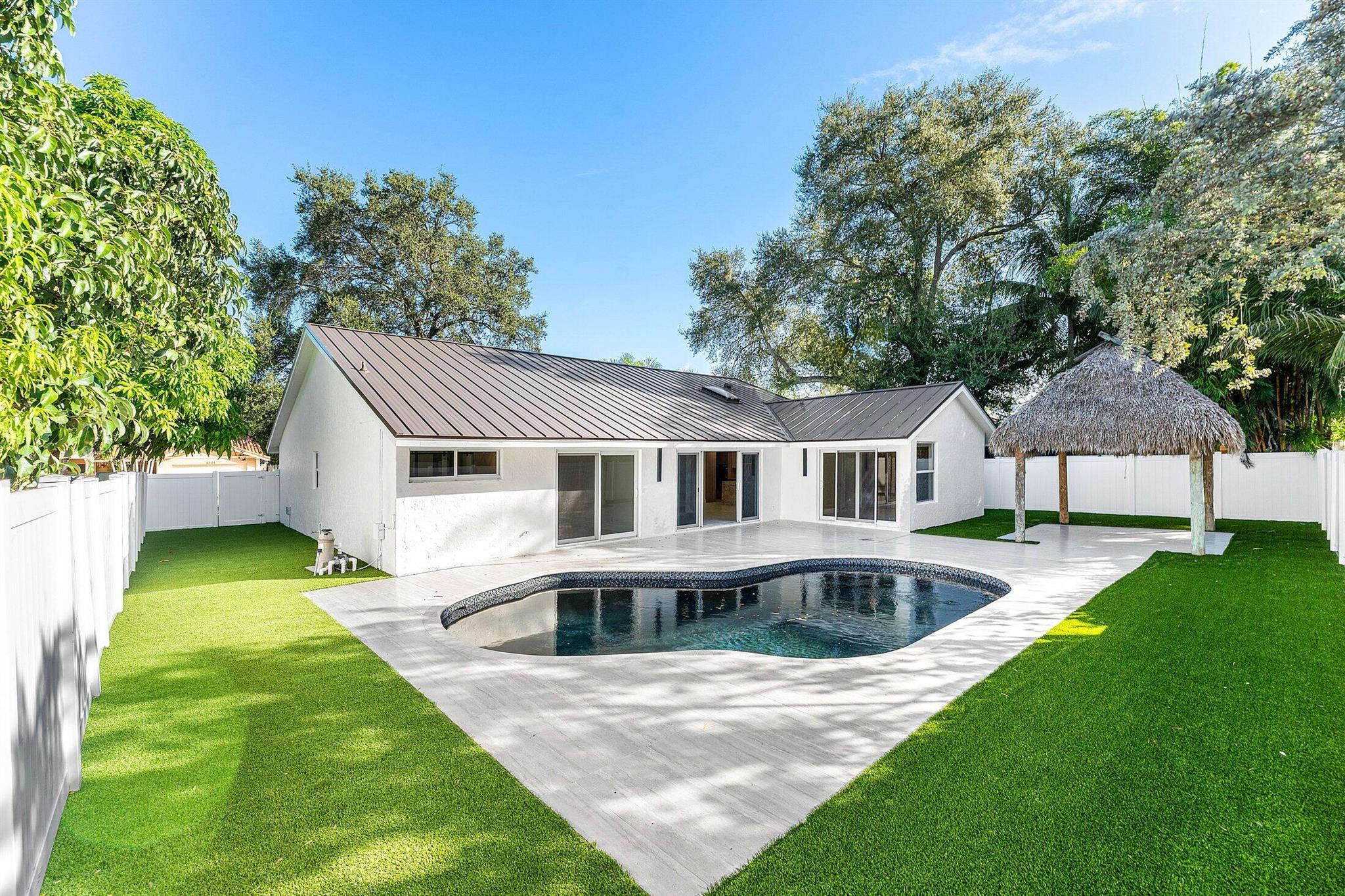 BOCA RATON SQUARE UNIT 18 - Residential