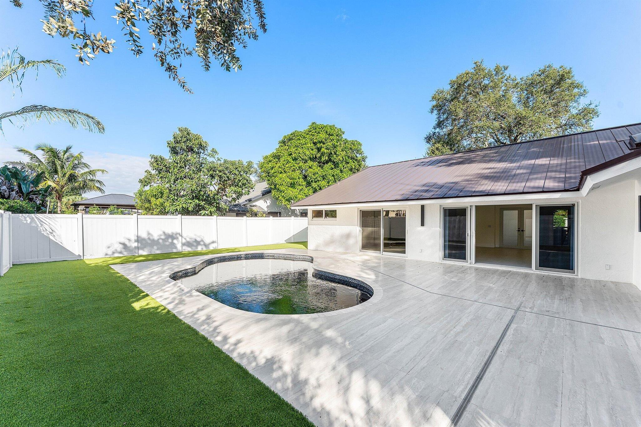 BOCA RATON SQUARE UNIT 18 - Residential