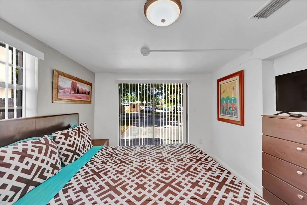 South Side Park 22-18 B - Residential Lease