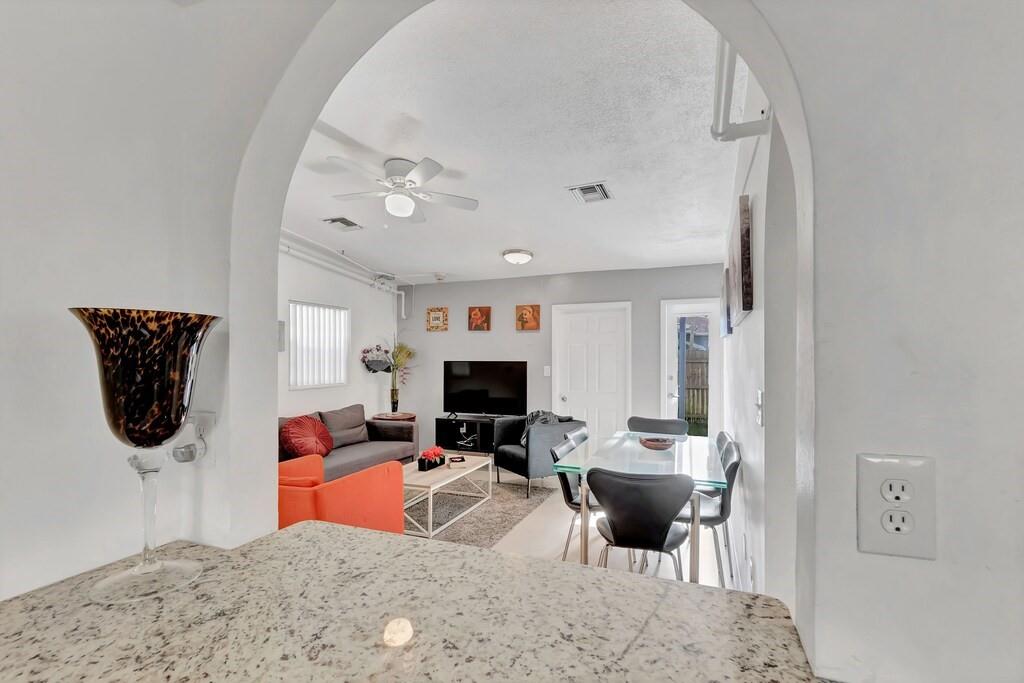 South Side Park 22-18 B - Residential Lease