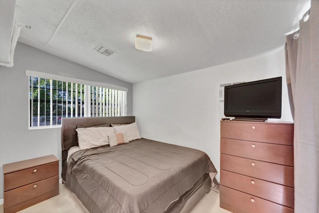 South Side Park 22-18 B - Residential Lease