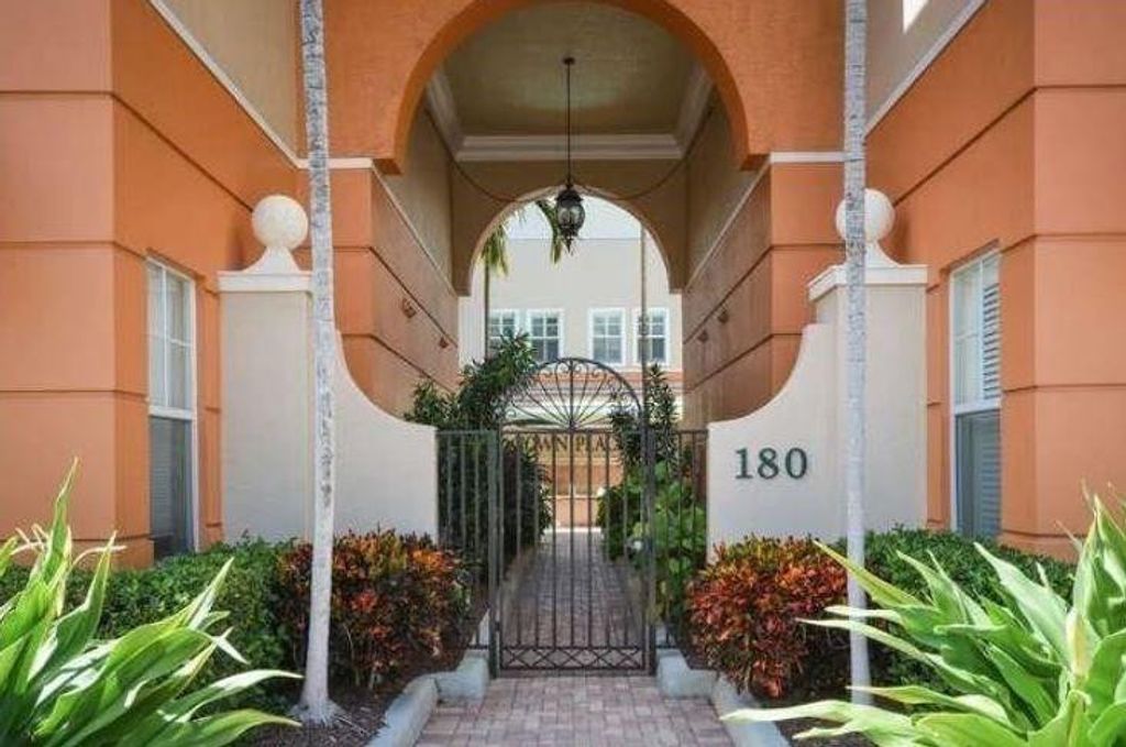 Photo of 180 NE 6th Avenue #F, Delray Beach, FL 33483 (MLS # B26027370)