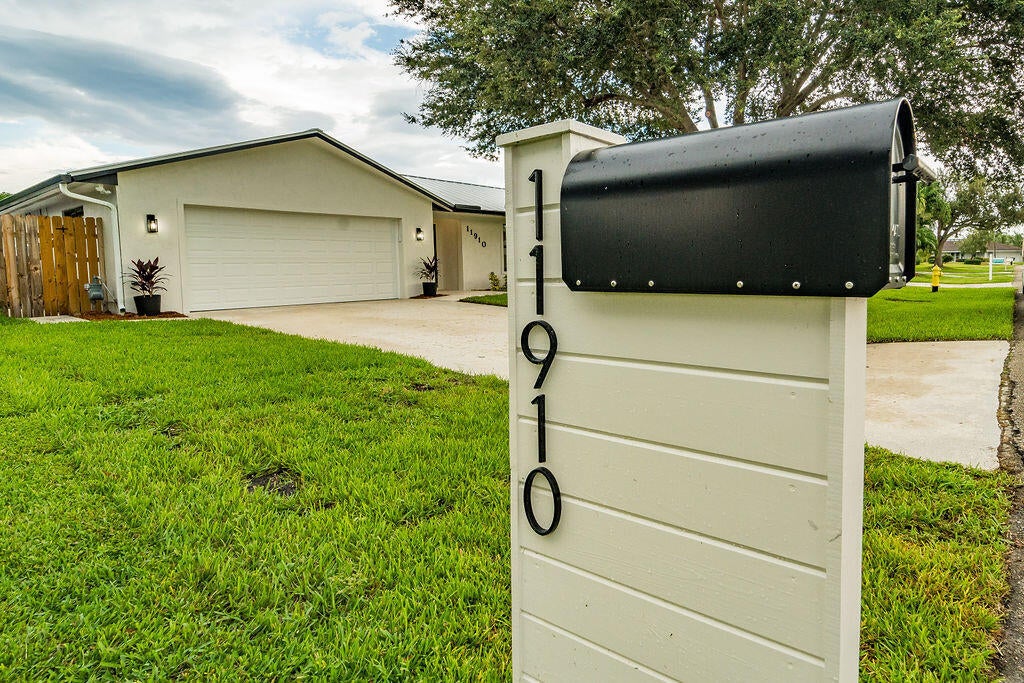 Photo of 11910 Butternut Street, Palm Beach Gardens, FL 33410 (MLS # B26046666)