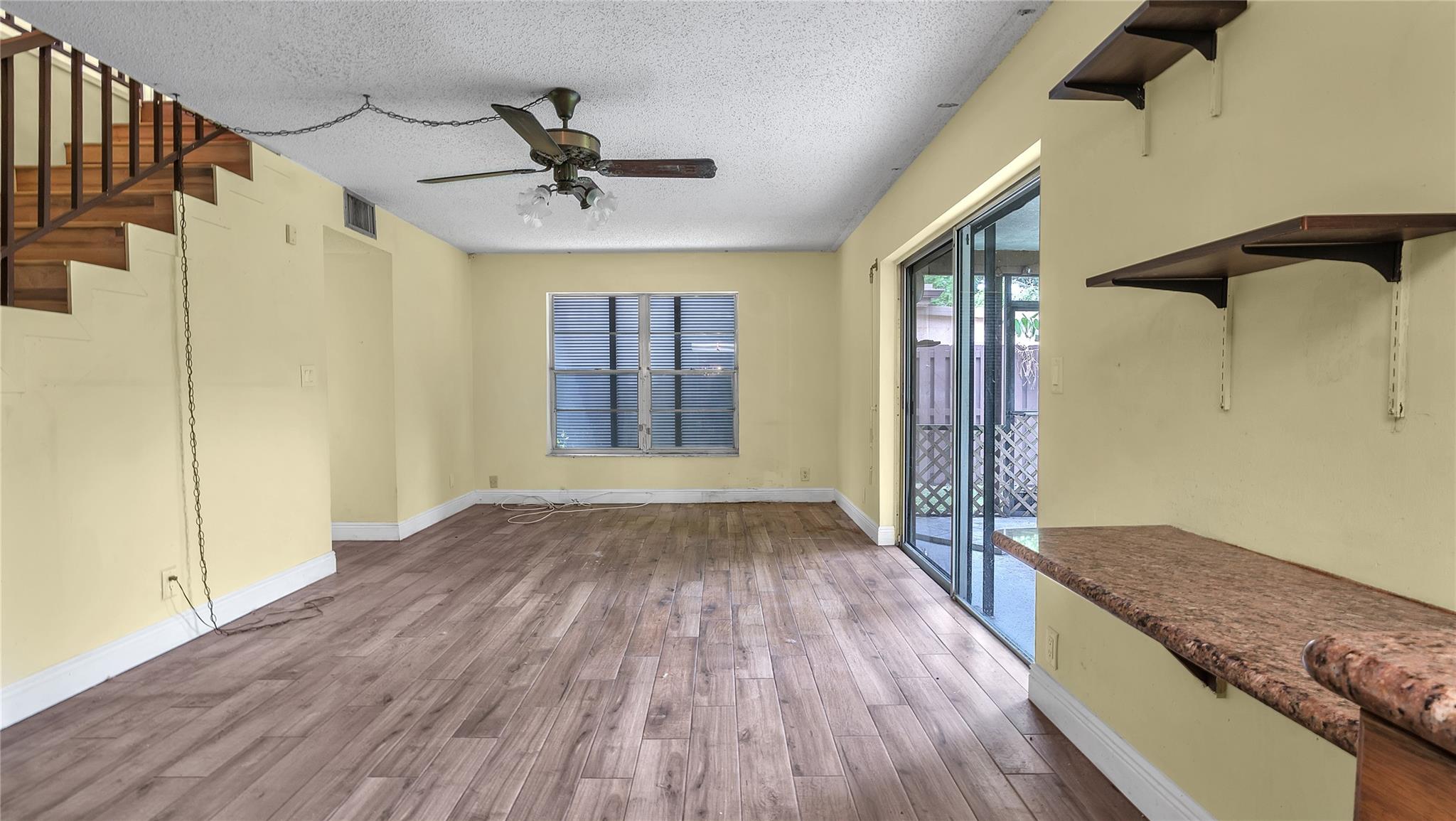 Burnham Woods 93-32 B - Residential