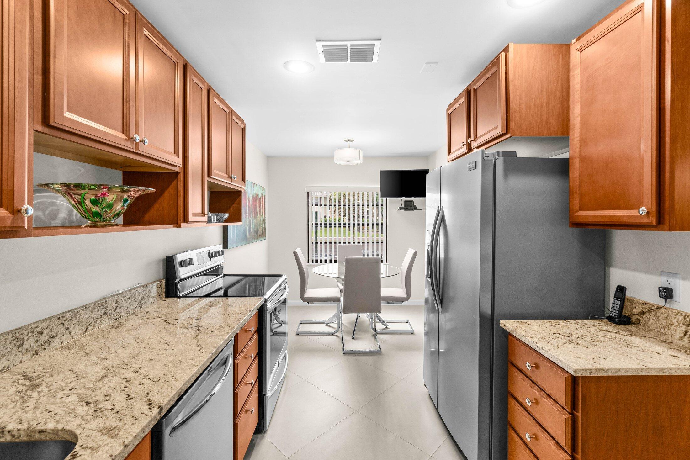 STRATFORD AT HUNTERS RUN CONDO - Residential