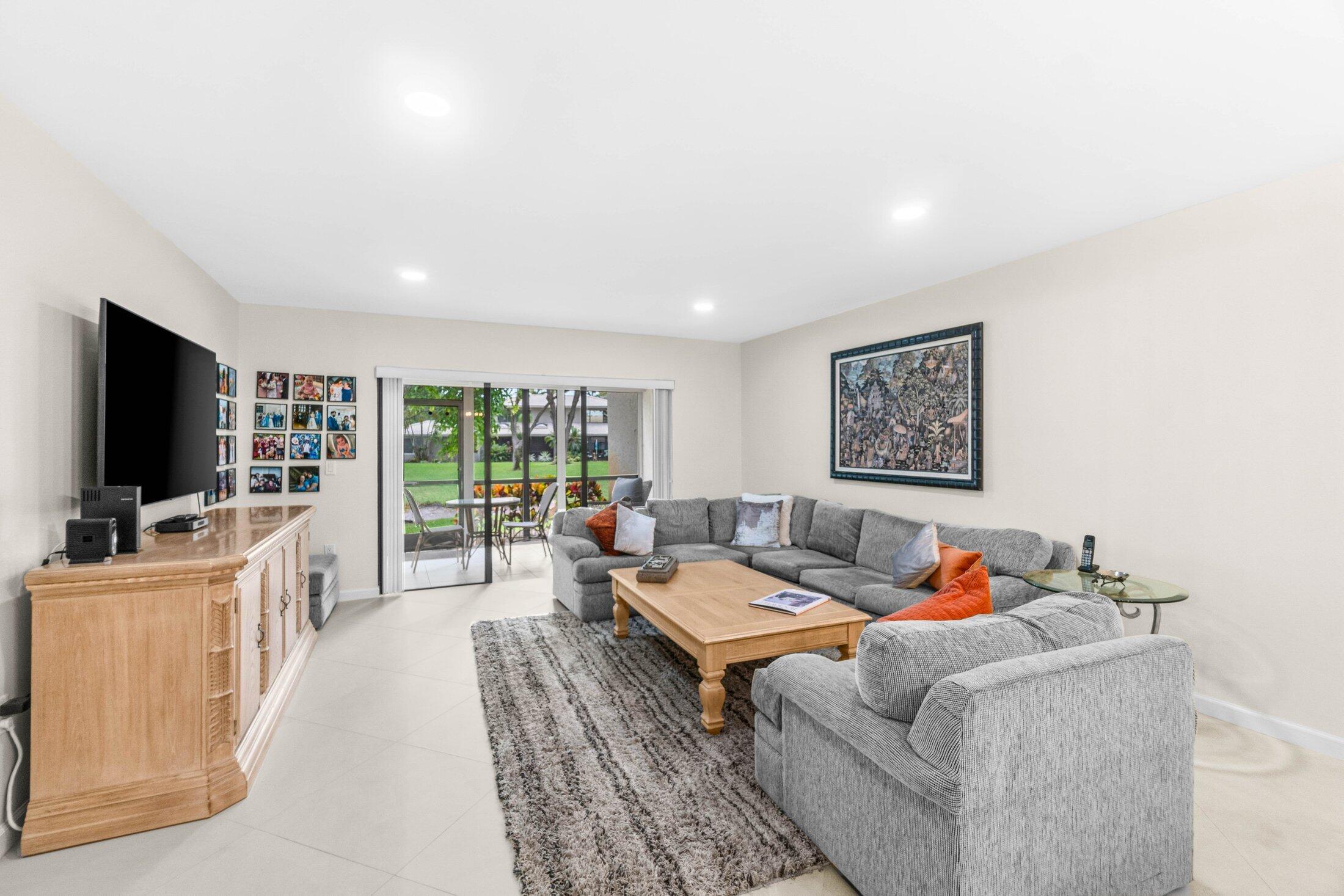 STRATFORD AT HUNTERS RUN CONDO - Residential