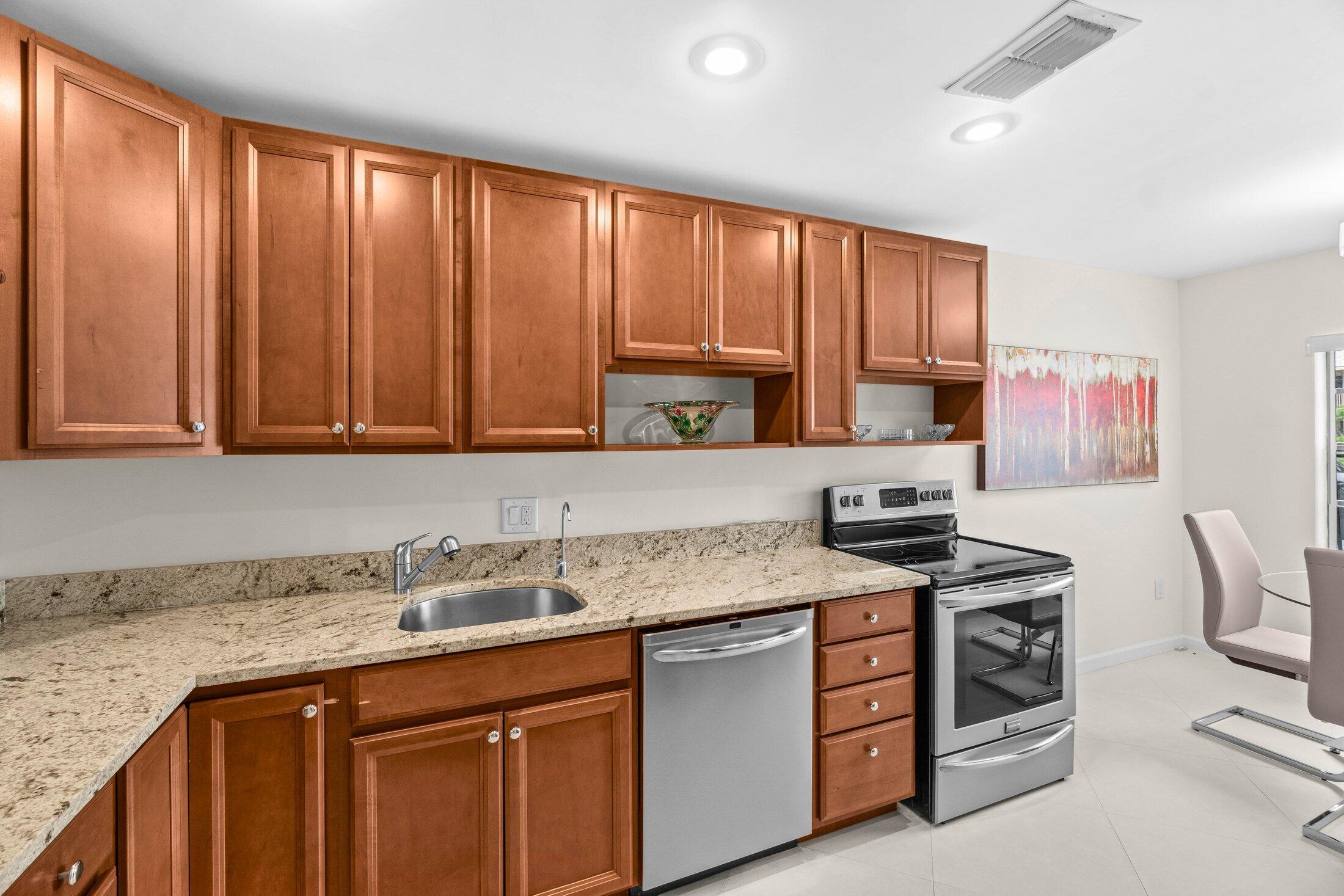 STRATFORD AT HUNTERS RUN CONDO - Residential