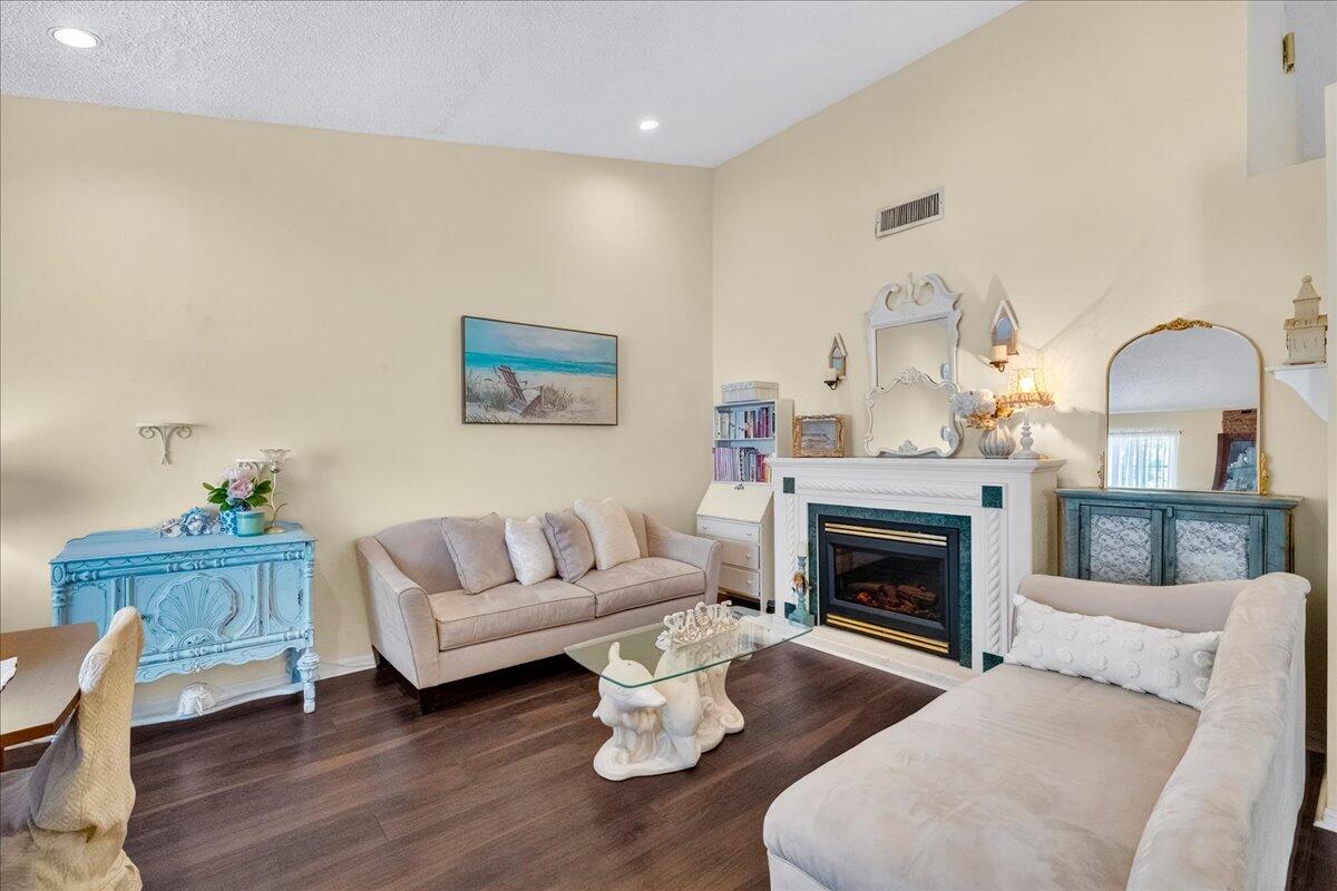 BOCA CHASE 9A - Residential