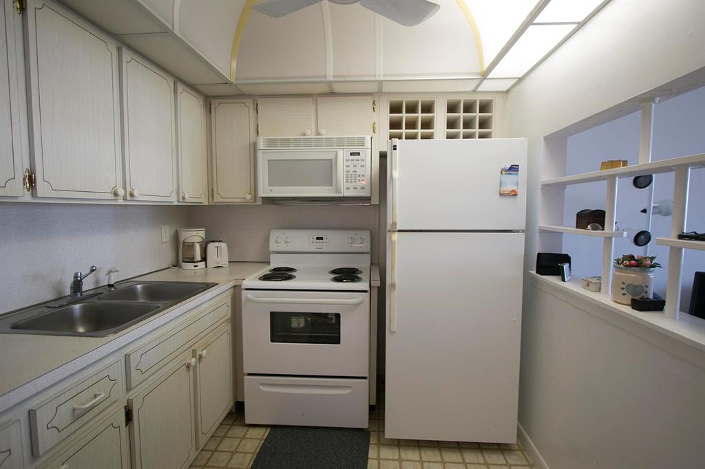 MURRY HILLS APT BLDG CONDO - Residential