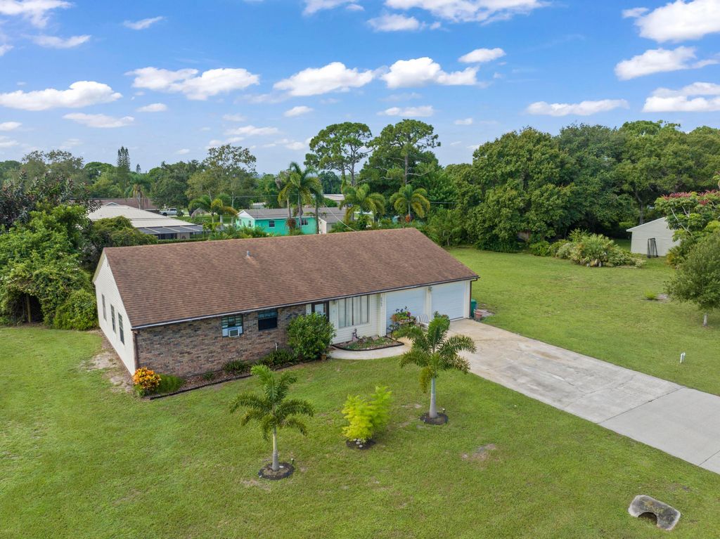 Photo of 6905 Kenwood Road, Fort Pierce, FL 34951 (MLS # R11014948)