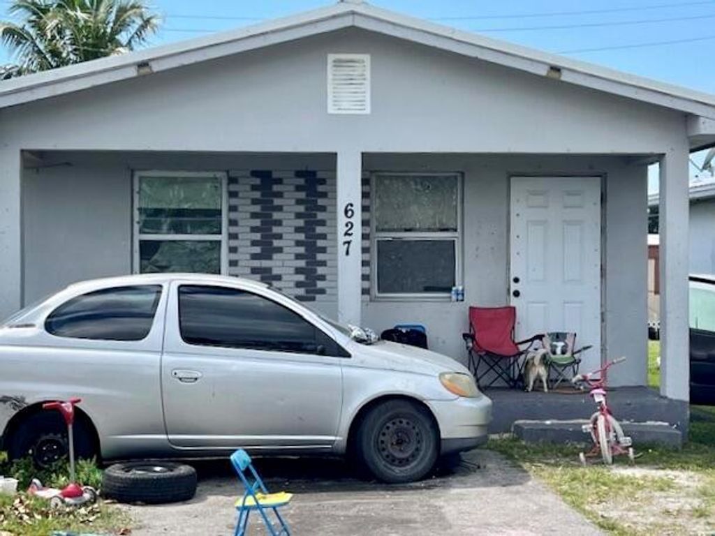 Photo of 627 Amaryllis Avenue, Pahokee, FL 33476 (MLS # R10969354)