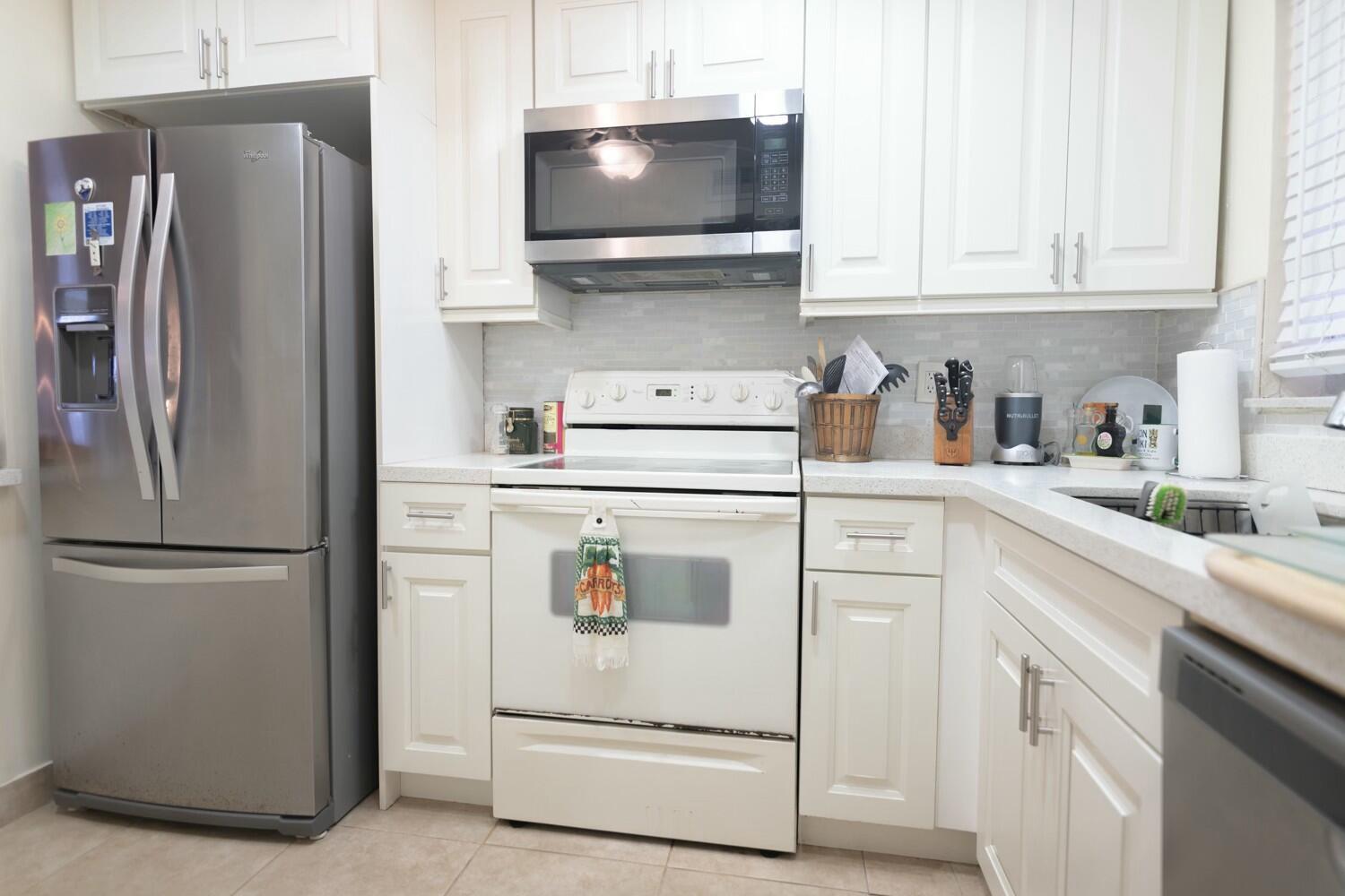 Discover the charm of this inviting 2/2 condo in Sunrise Lakes. Bright and fully furnished! Wonderful community to call HOME. Don't miss this. LOCATION LOCATION LOCATION!!!