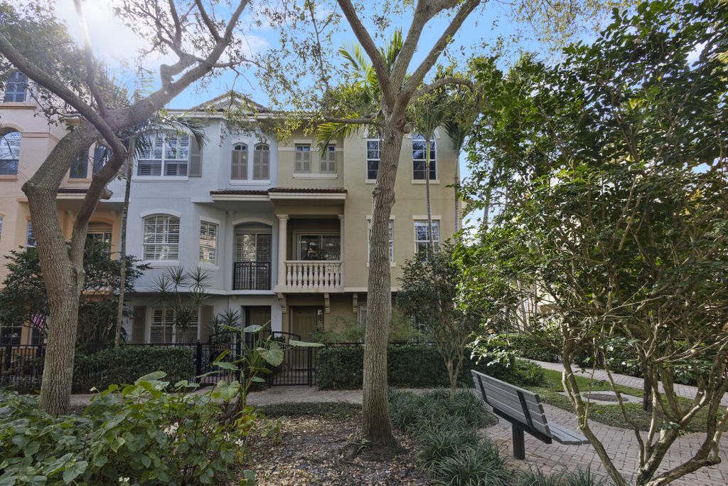 Photo of 2709 Ravella Way, Palm Beach Gardens, FL 33410 (MLS # R10956291)