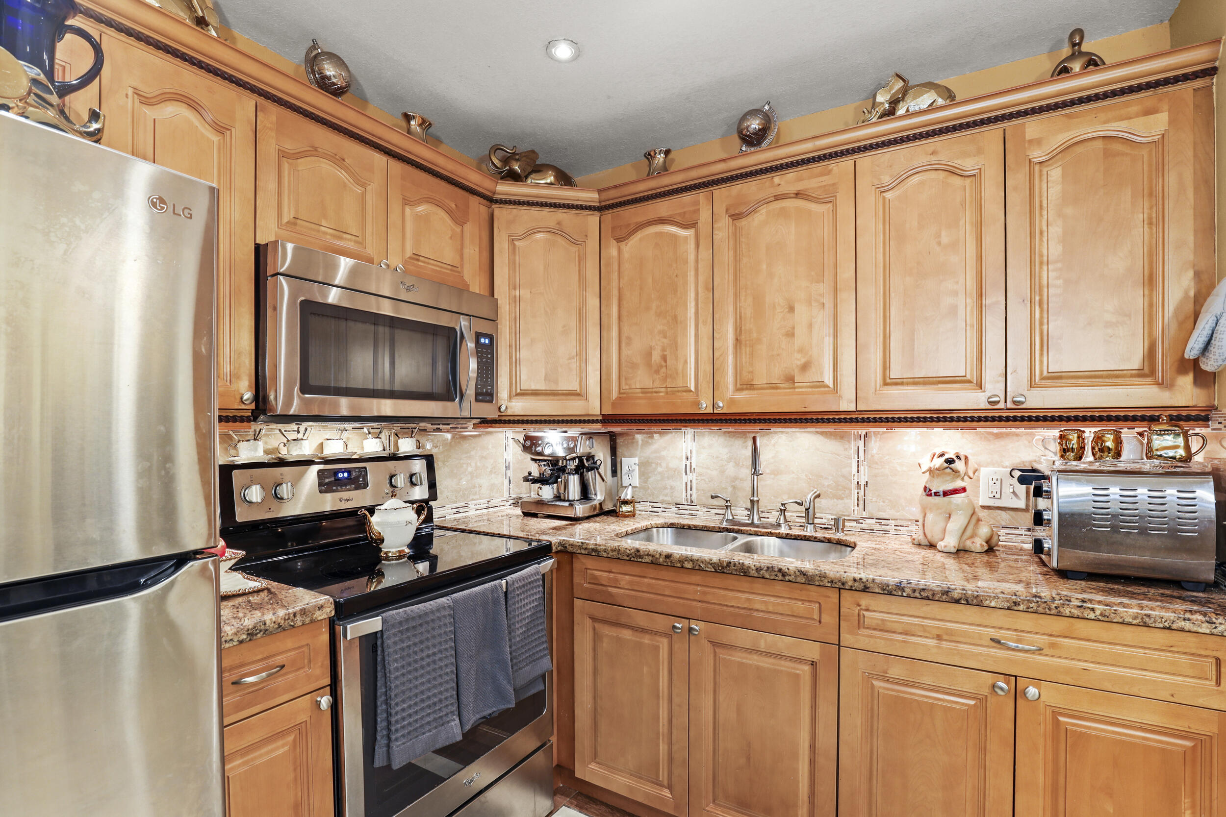 REGAL PALMS EATON CONDO - Residential