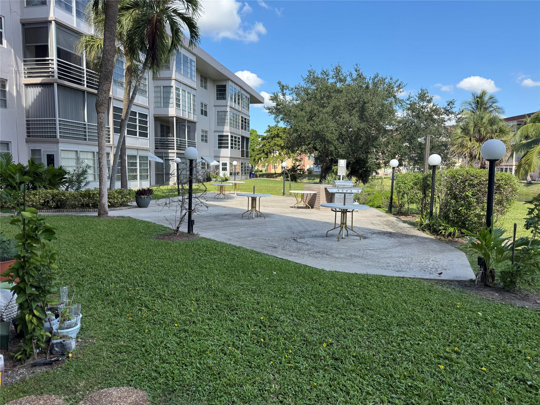 Lauderdale Oaks - Residential