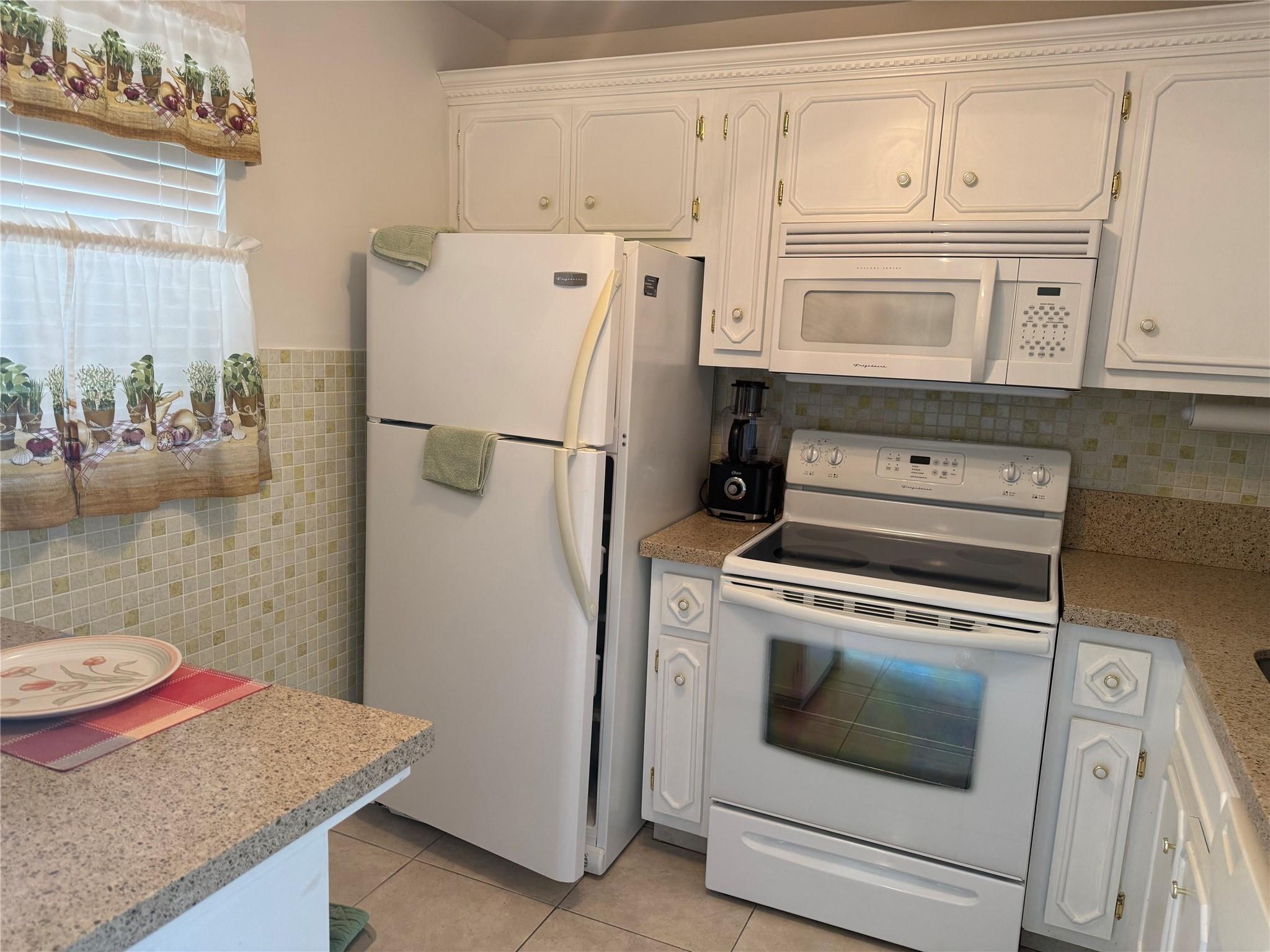 Lauderdale Oaks - Residential