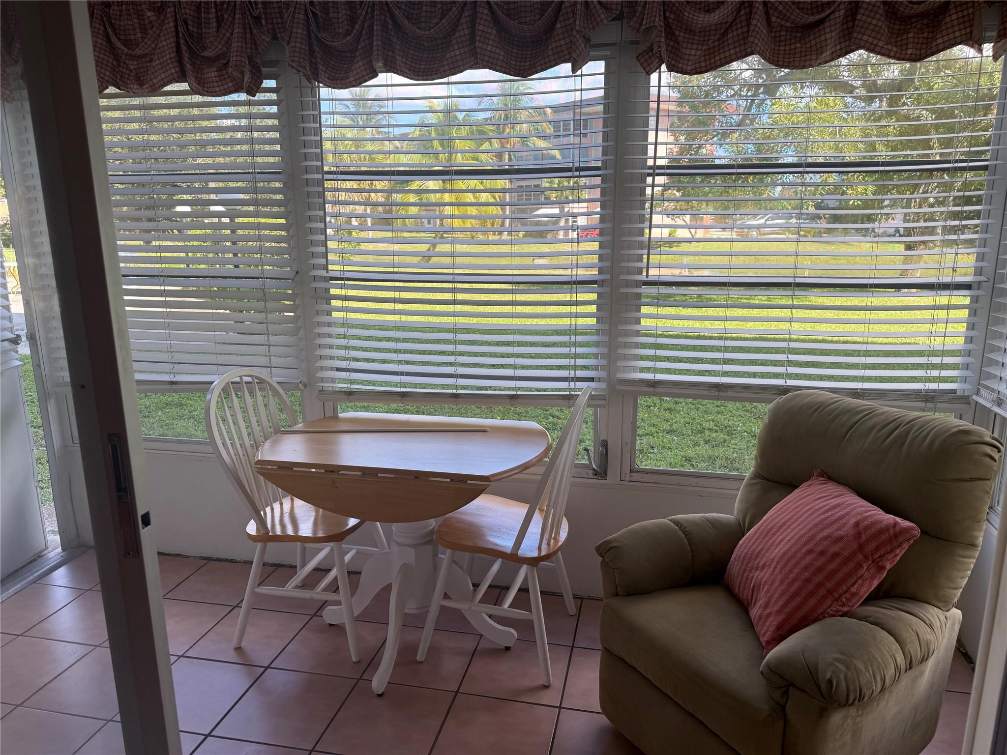 Lauderdale Oaks - Residential