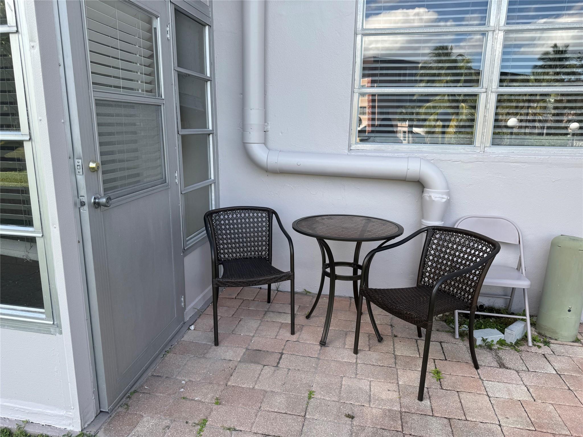 Lauderdale Oaks - Residential