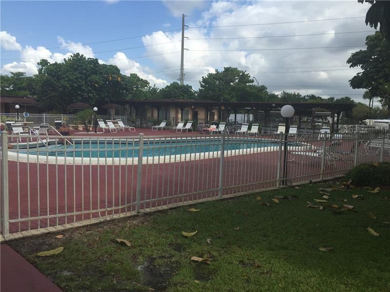 Lauderdale Oaks - Residential