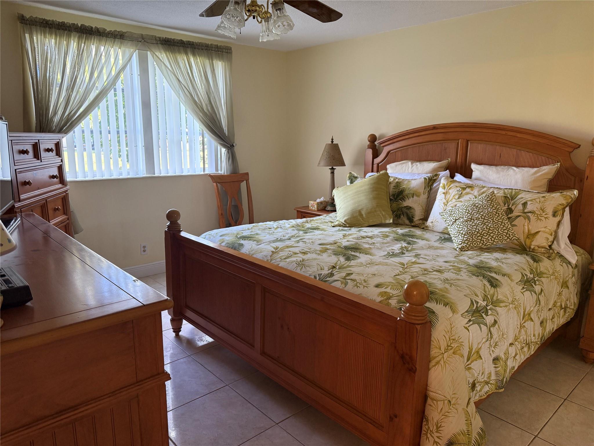 Lauderdale Oaks - Residential