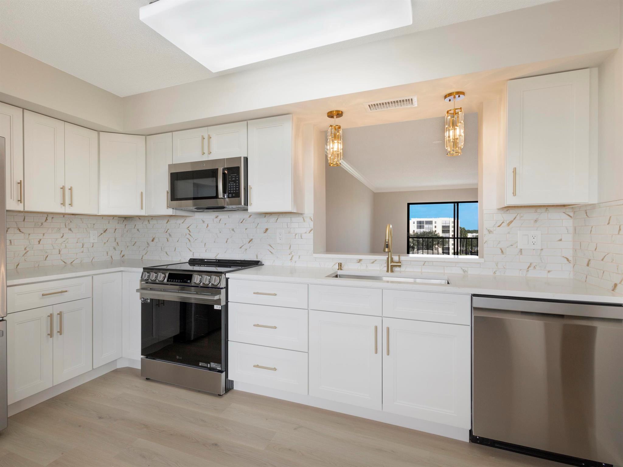 HUNTINGTON TOWERS - Residential Lease