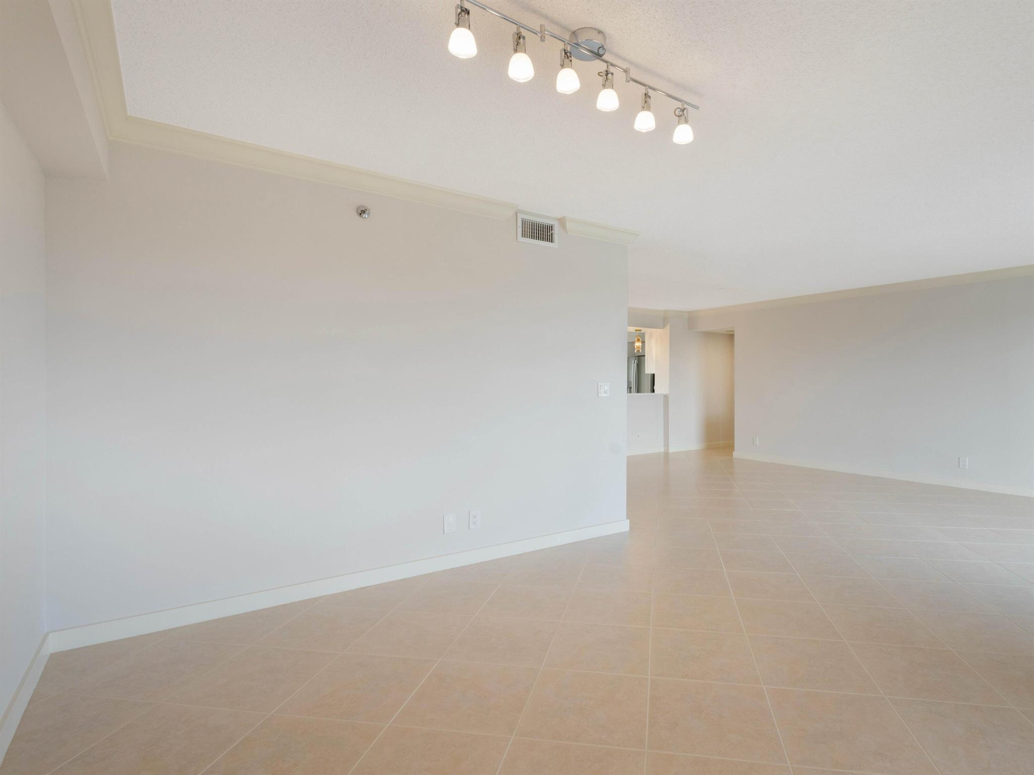 HUNTINGTON TOWERS - Residential Lease