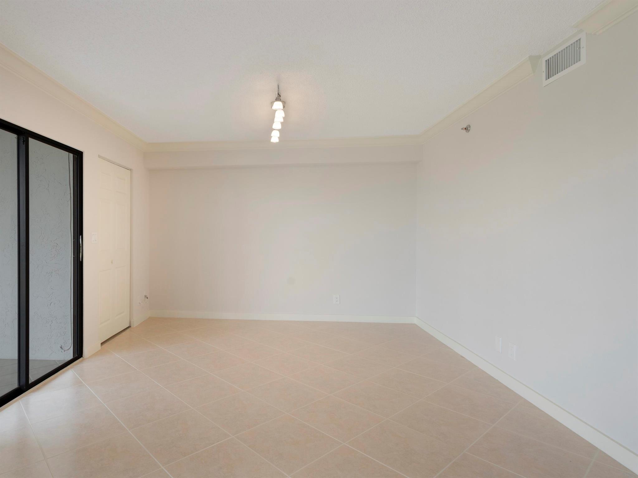 HUNTINGTON TOWERS - Residential Lease