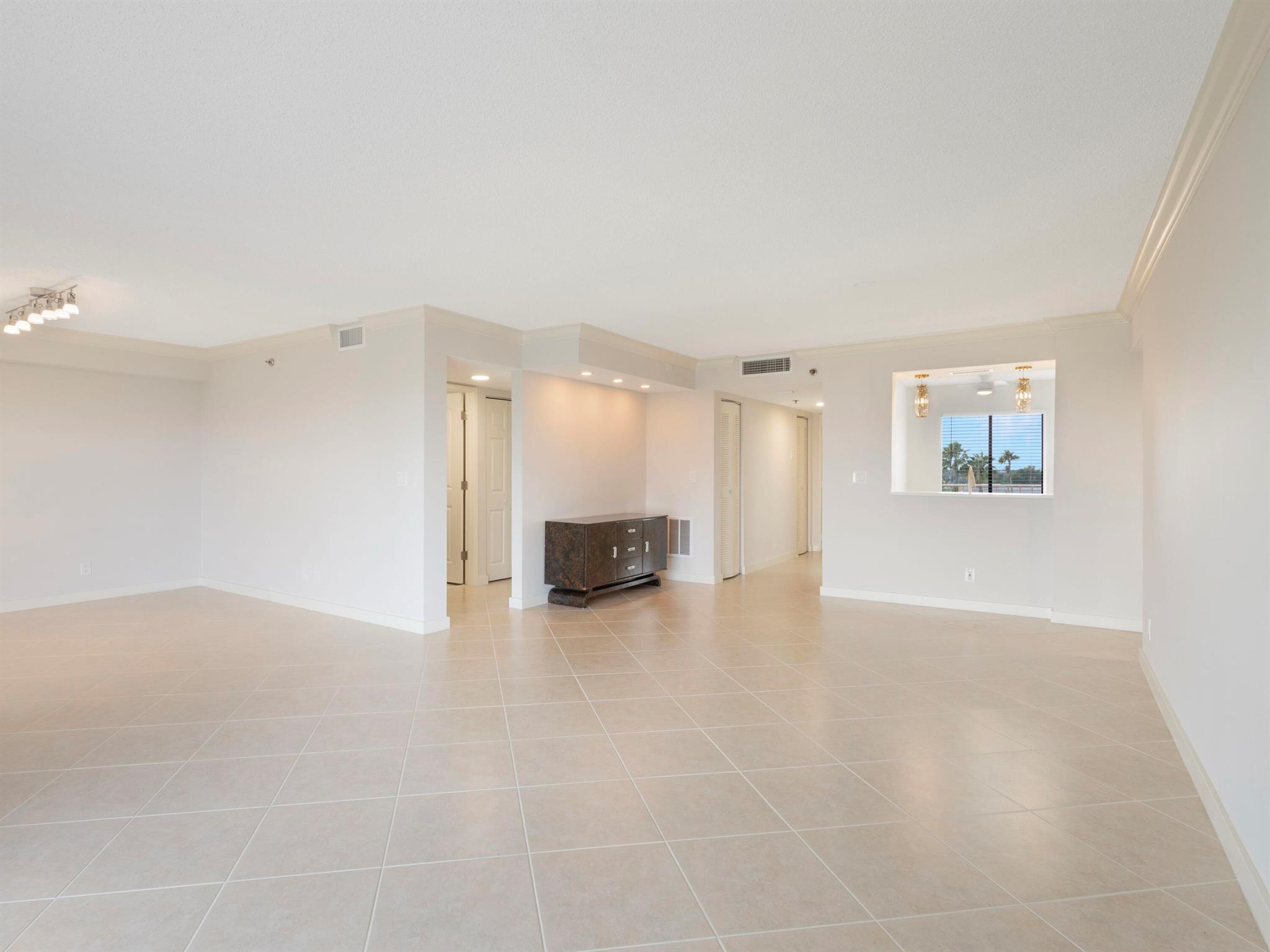 HUNTINGTON TOWERS - Residential Lease