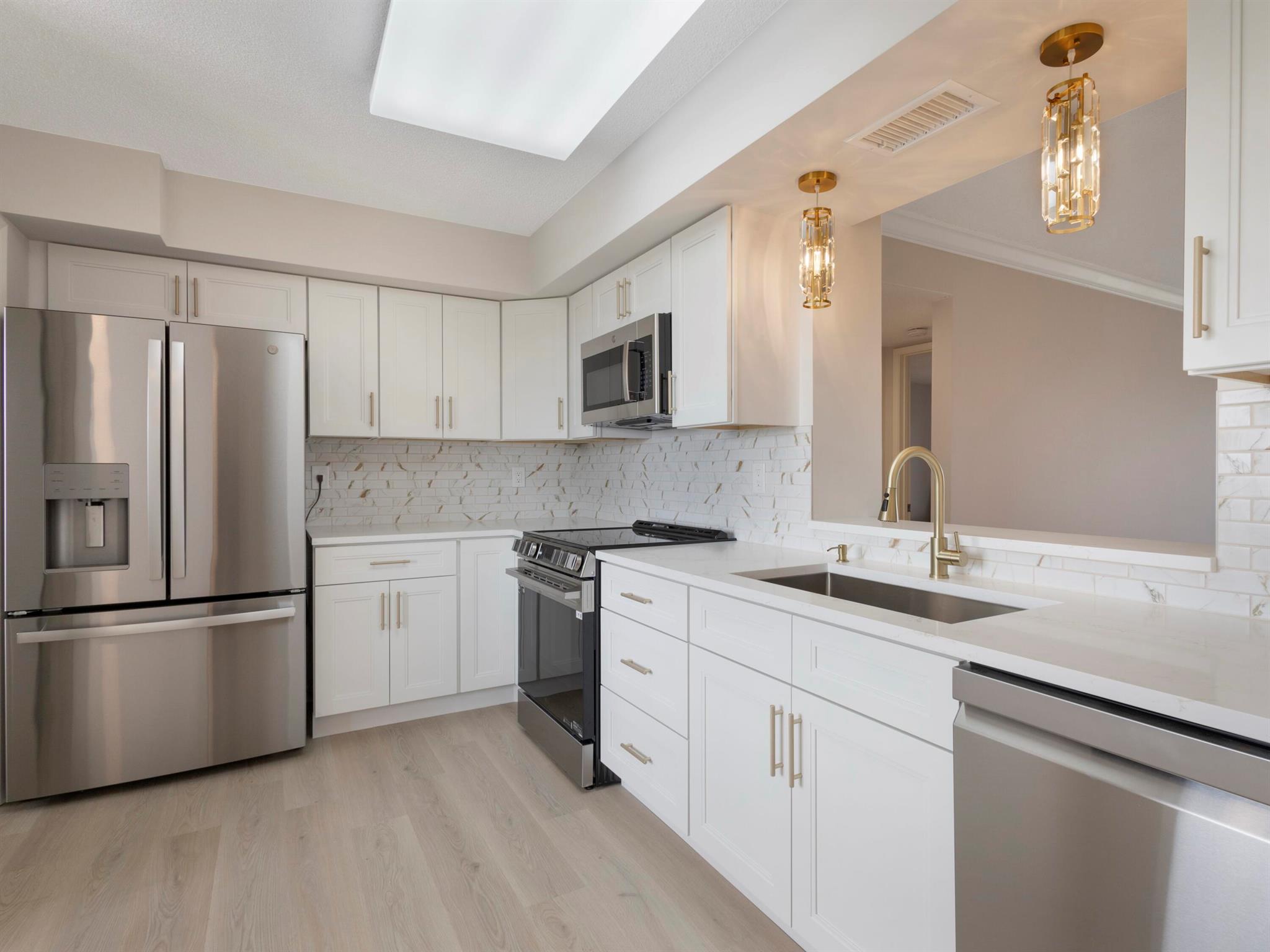 HUNTINGTON TOWERS - Residential Lease