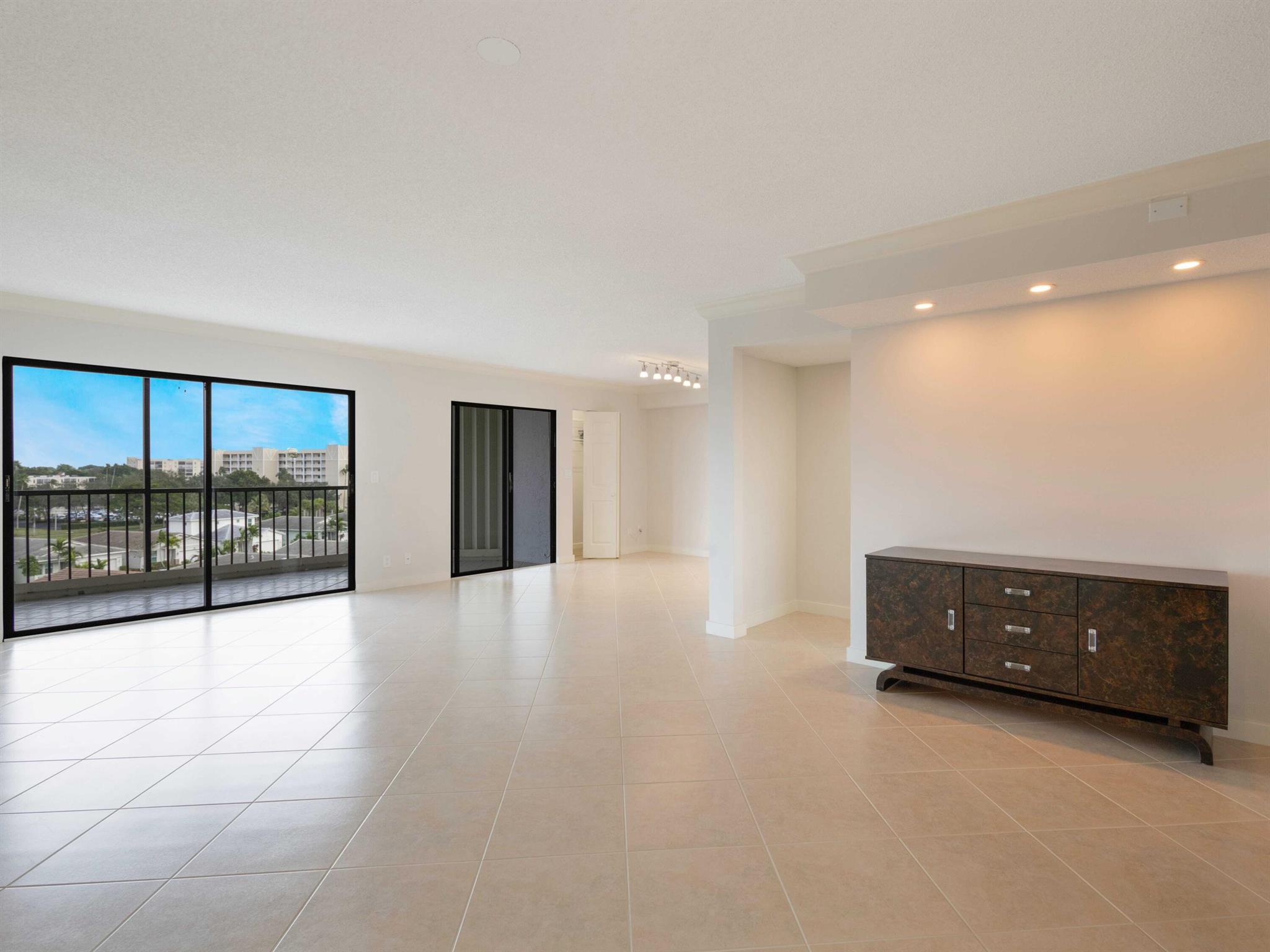 HUNTINGTON TOWERS - Residential Lease