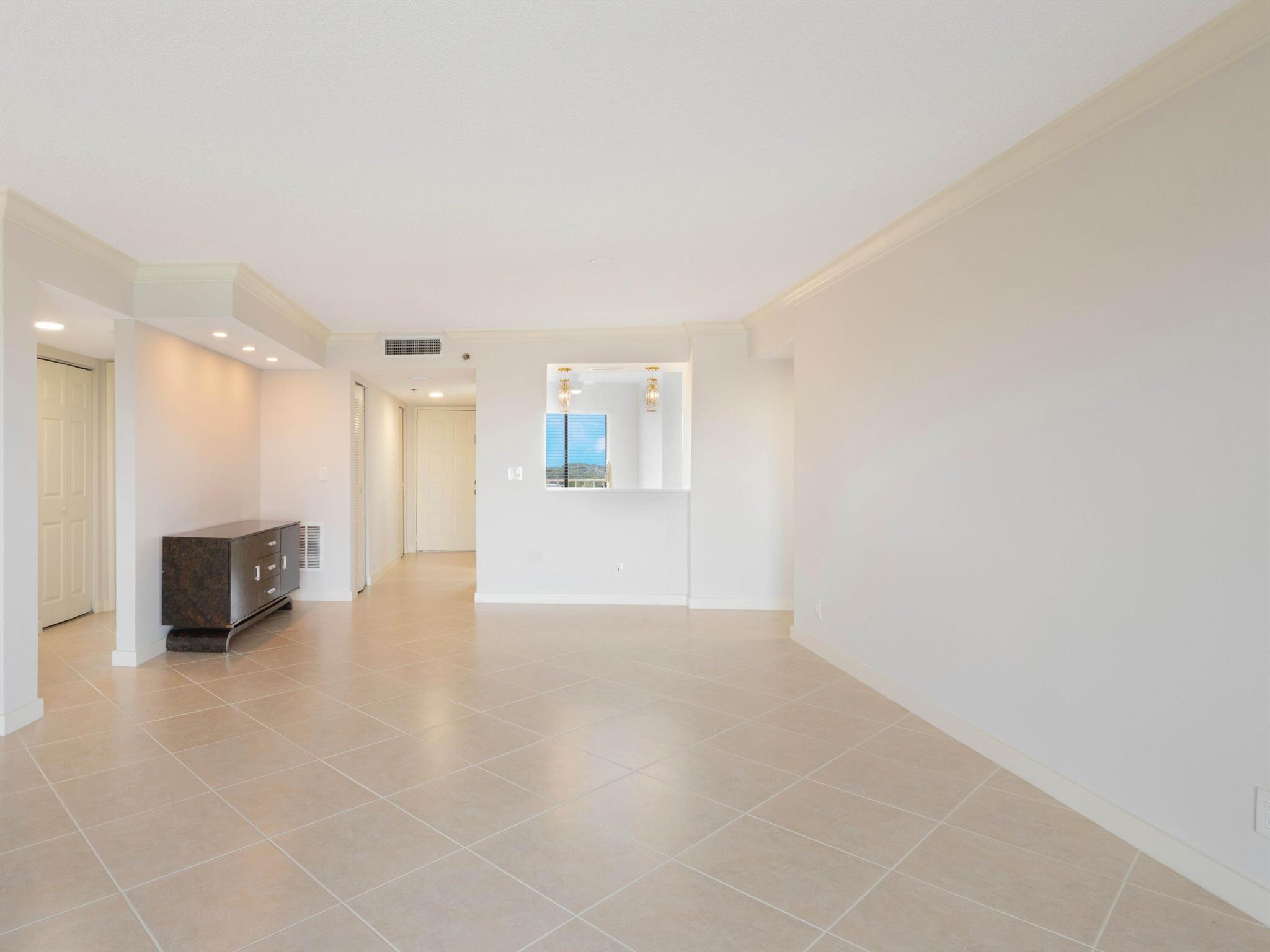 HUNTINGTON TOWERS - Residential Lease