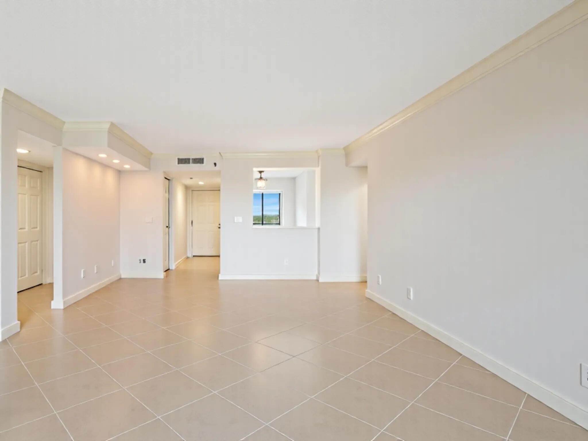 HUNTINGTON TOWERS - Residential Lease