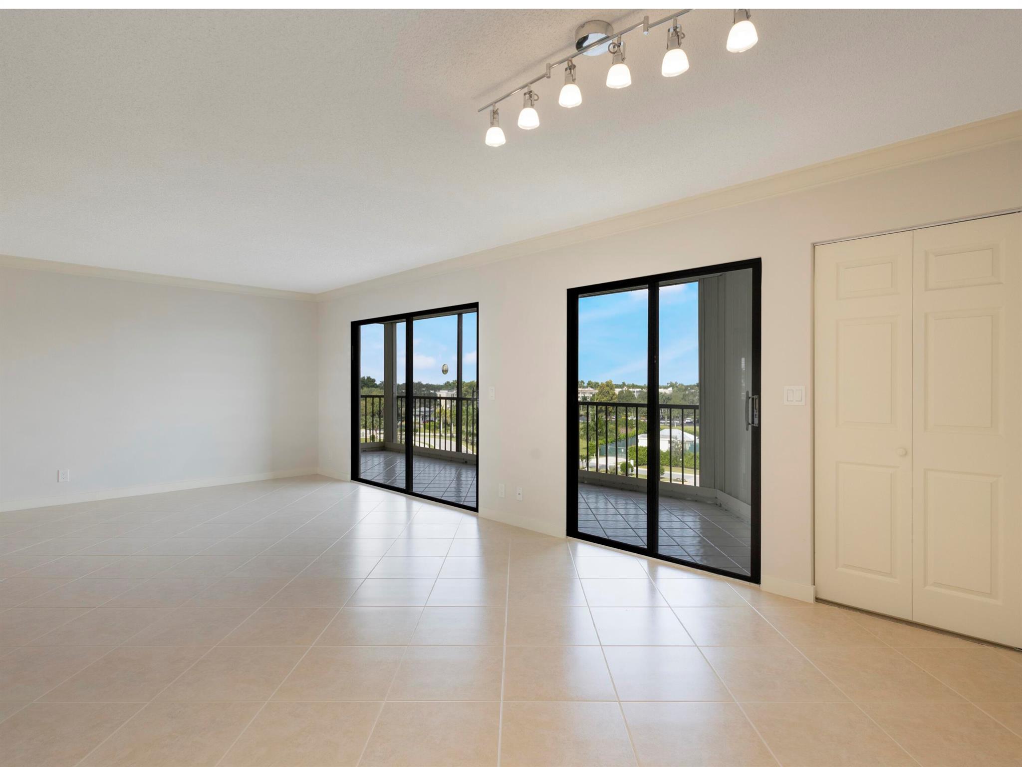 HUNTINGTON TOWERS - Residential Lease