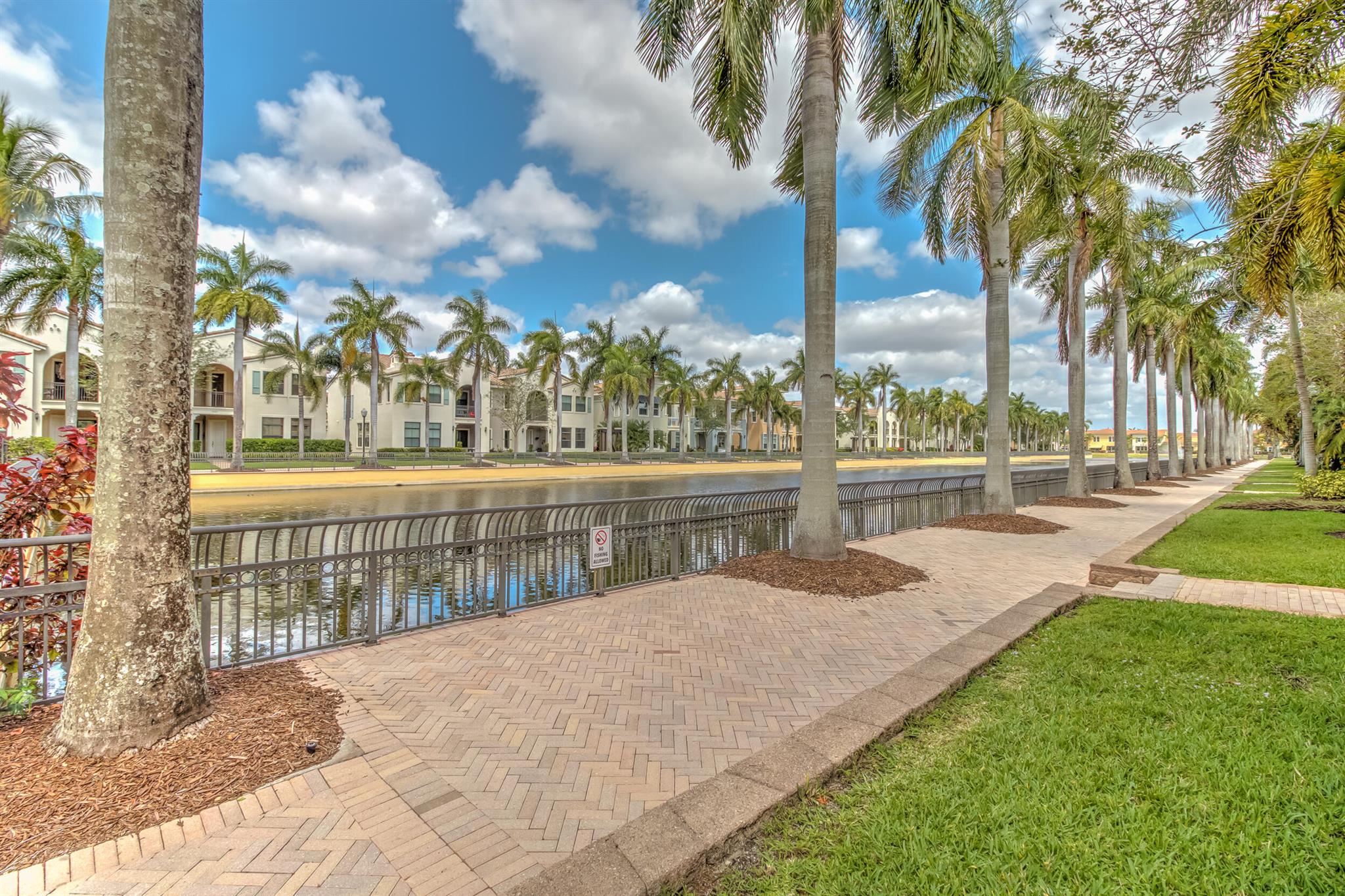 SAWGRASS LAKES - Residential Lease