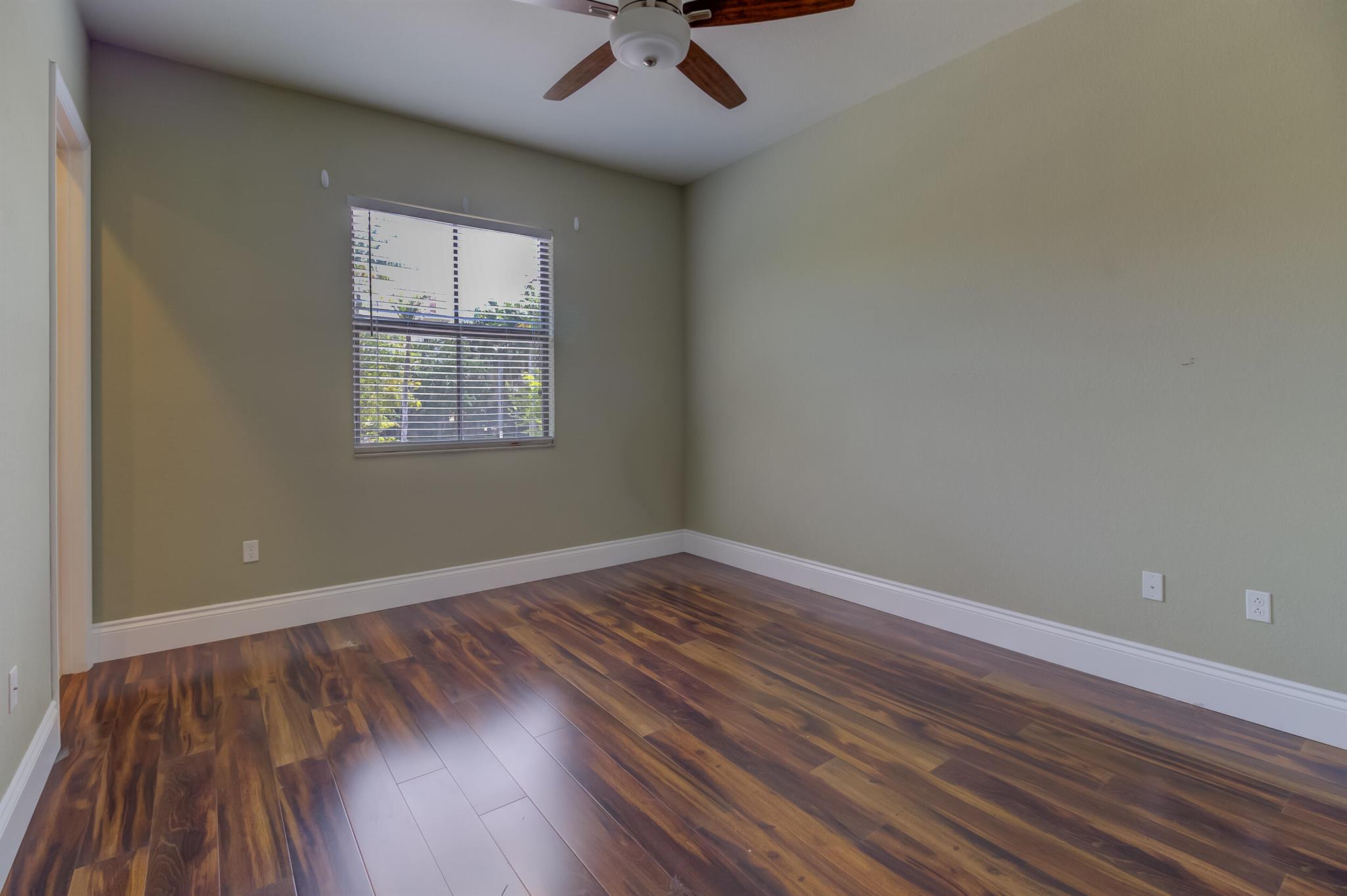 SAWGRASS LAKES - Residential Lease