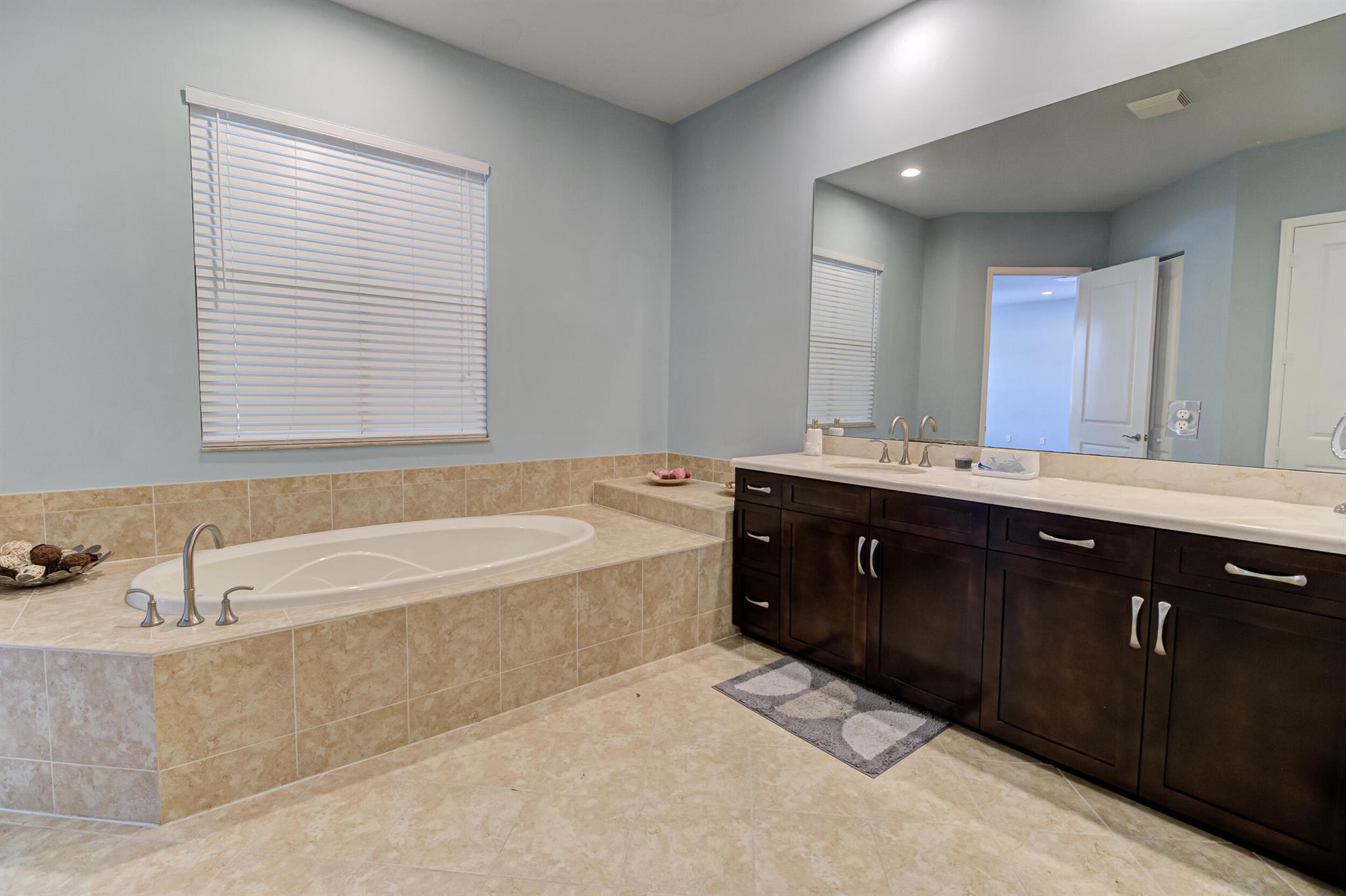 SAWGRASS LAKES - Residential Lease