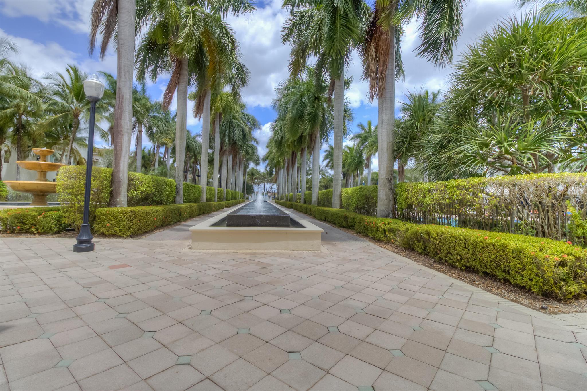SAWGRASS LAKES - Residential Lease