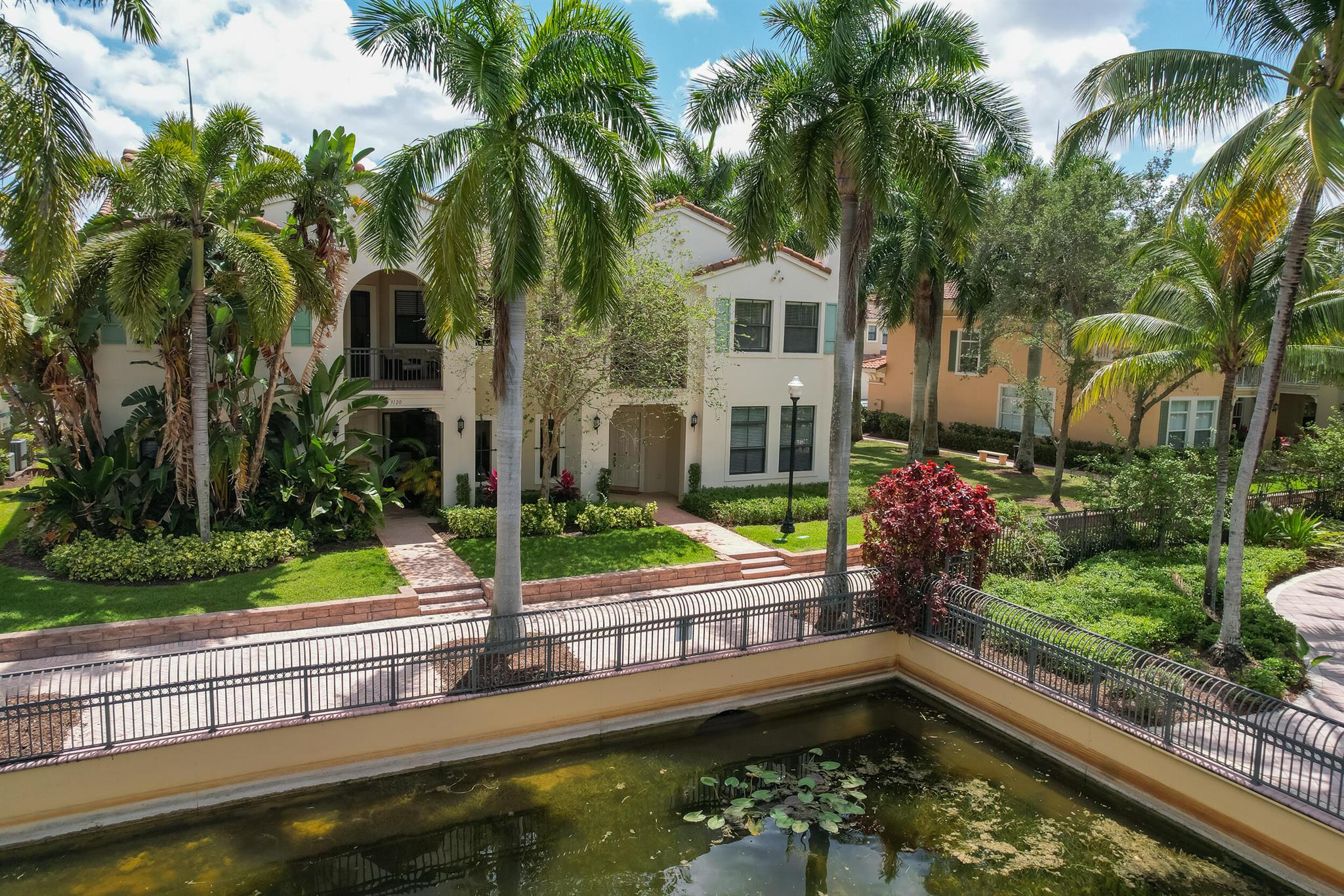 SAWGRASS LAKES - Residential Lease