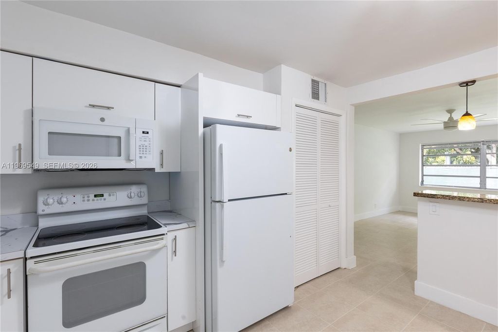 Photo of 129 SE 4th Street #2, Hallandale Beach, FL 33009 (MLS # B26007659)