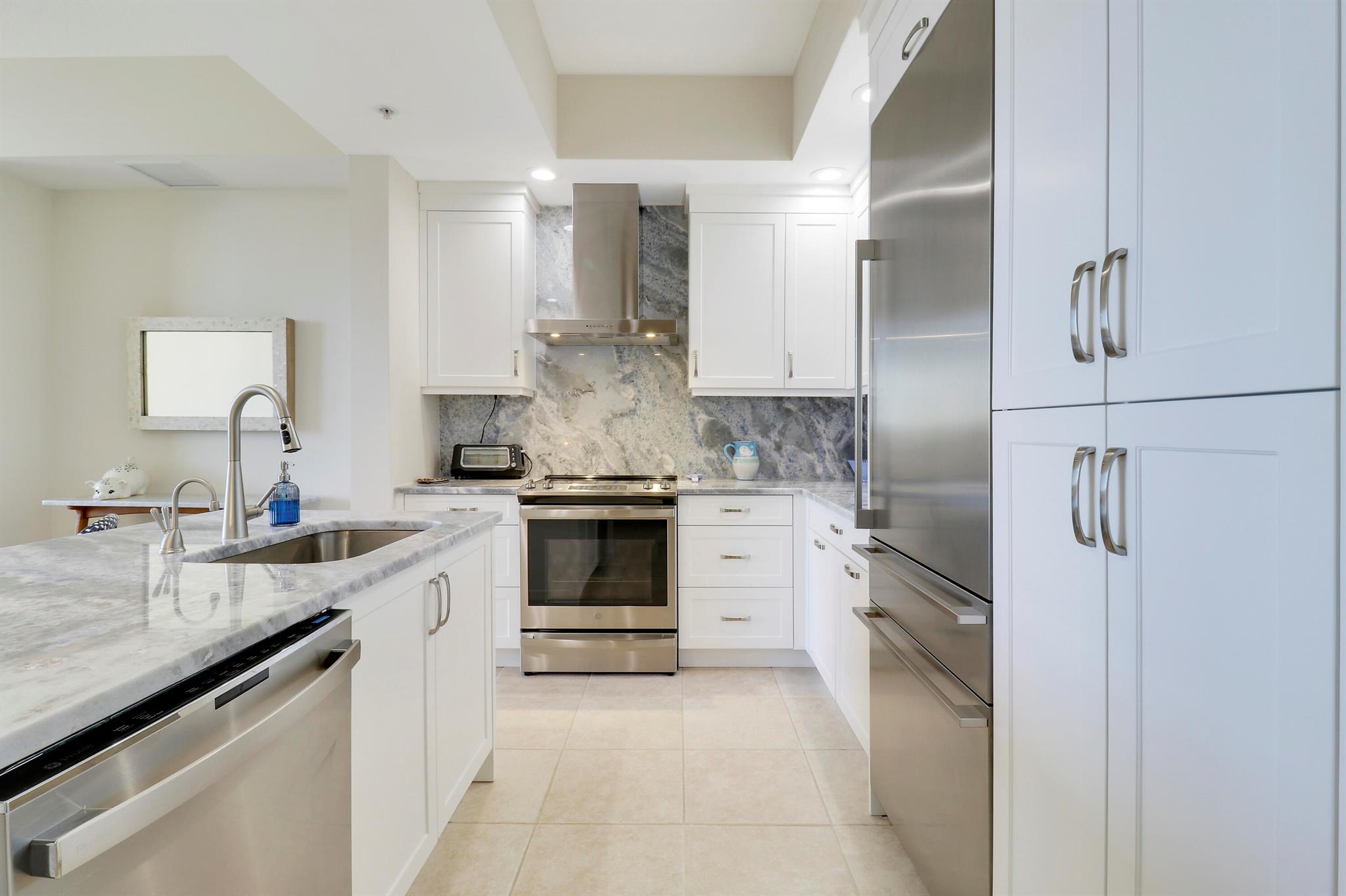 801 S Olive Avenue 902