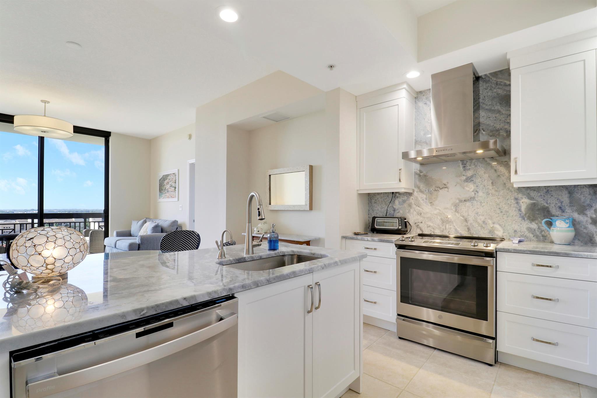 801 S Olive Avenue 902