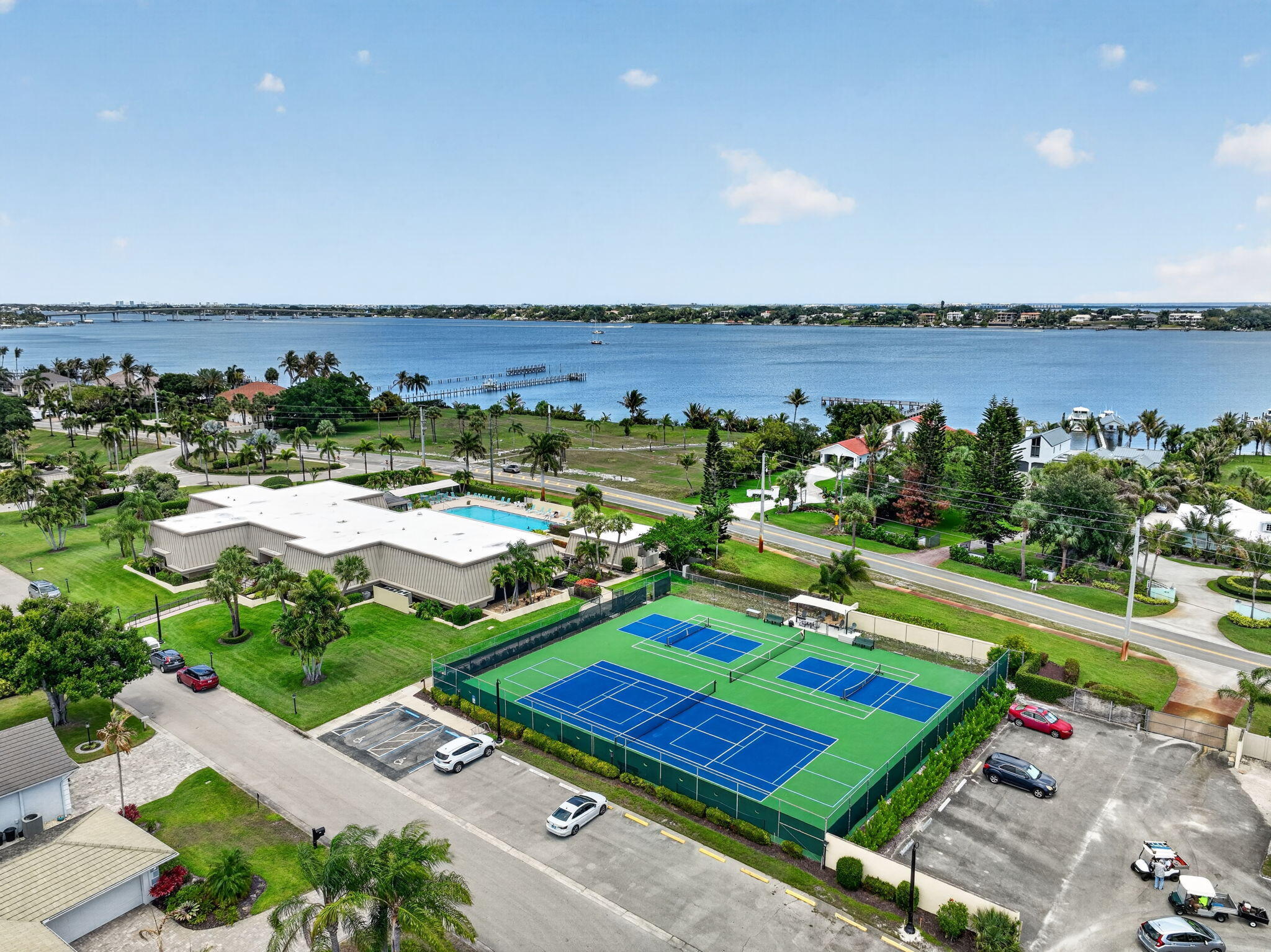CONQUISTADOR CONDO - Residential