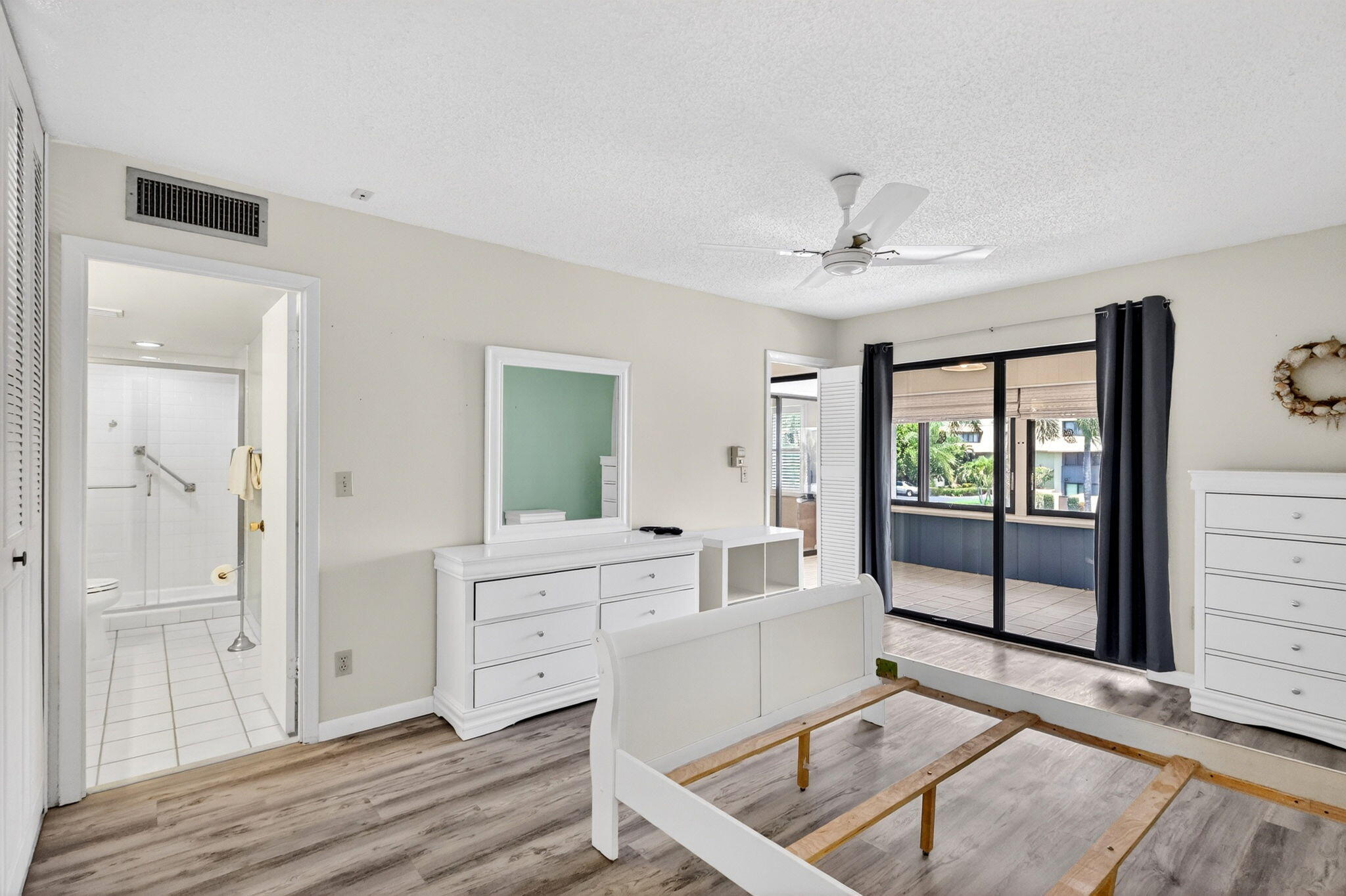 CONQUISTADOR CONDO - Residential
