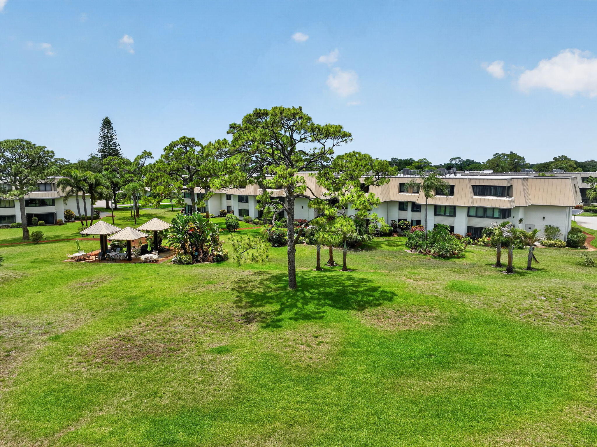 CONQUISTADOR CONDO - Residential