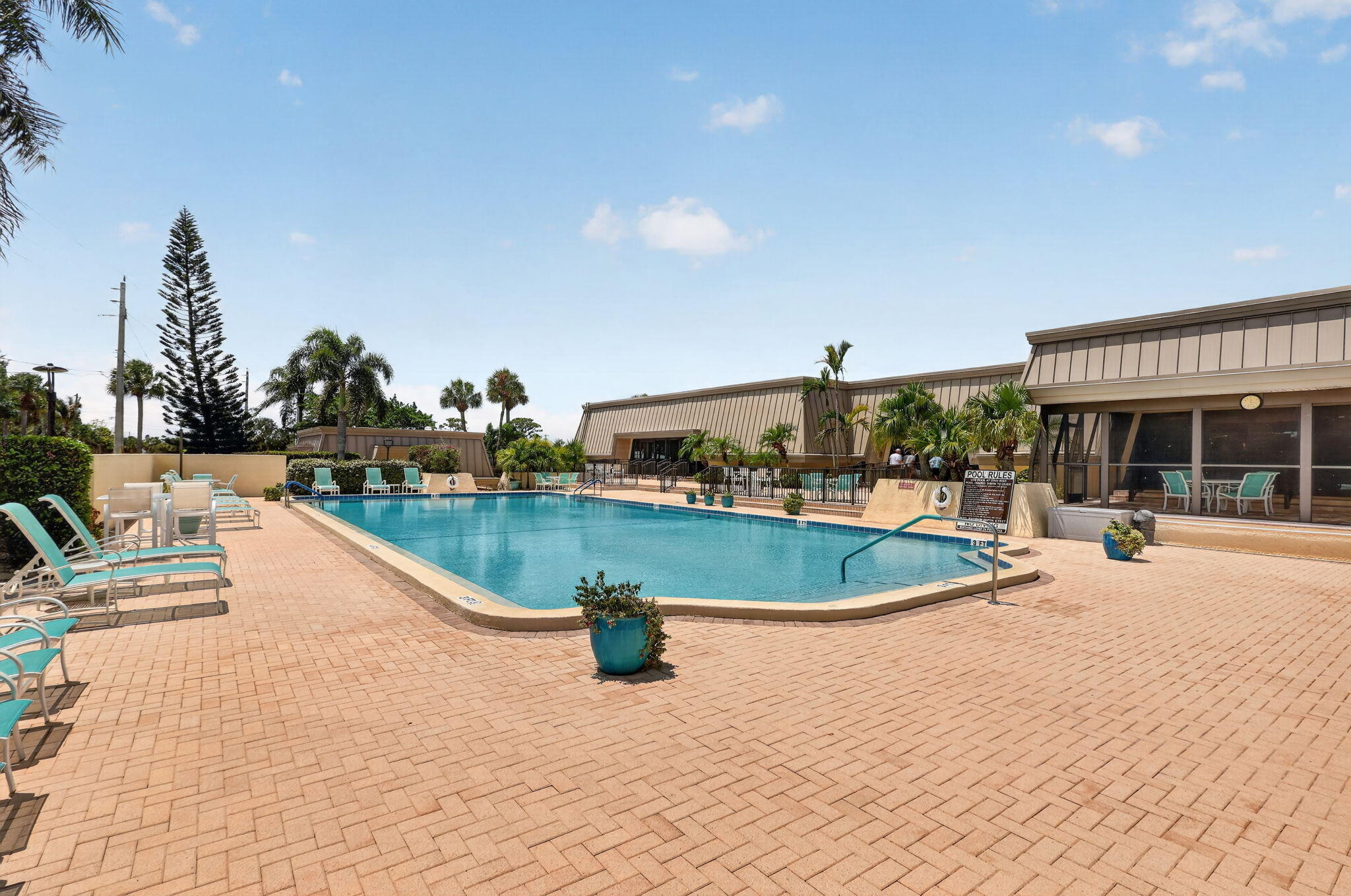 CONQUISTADOR CONDO - Residential