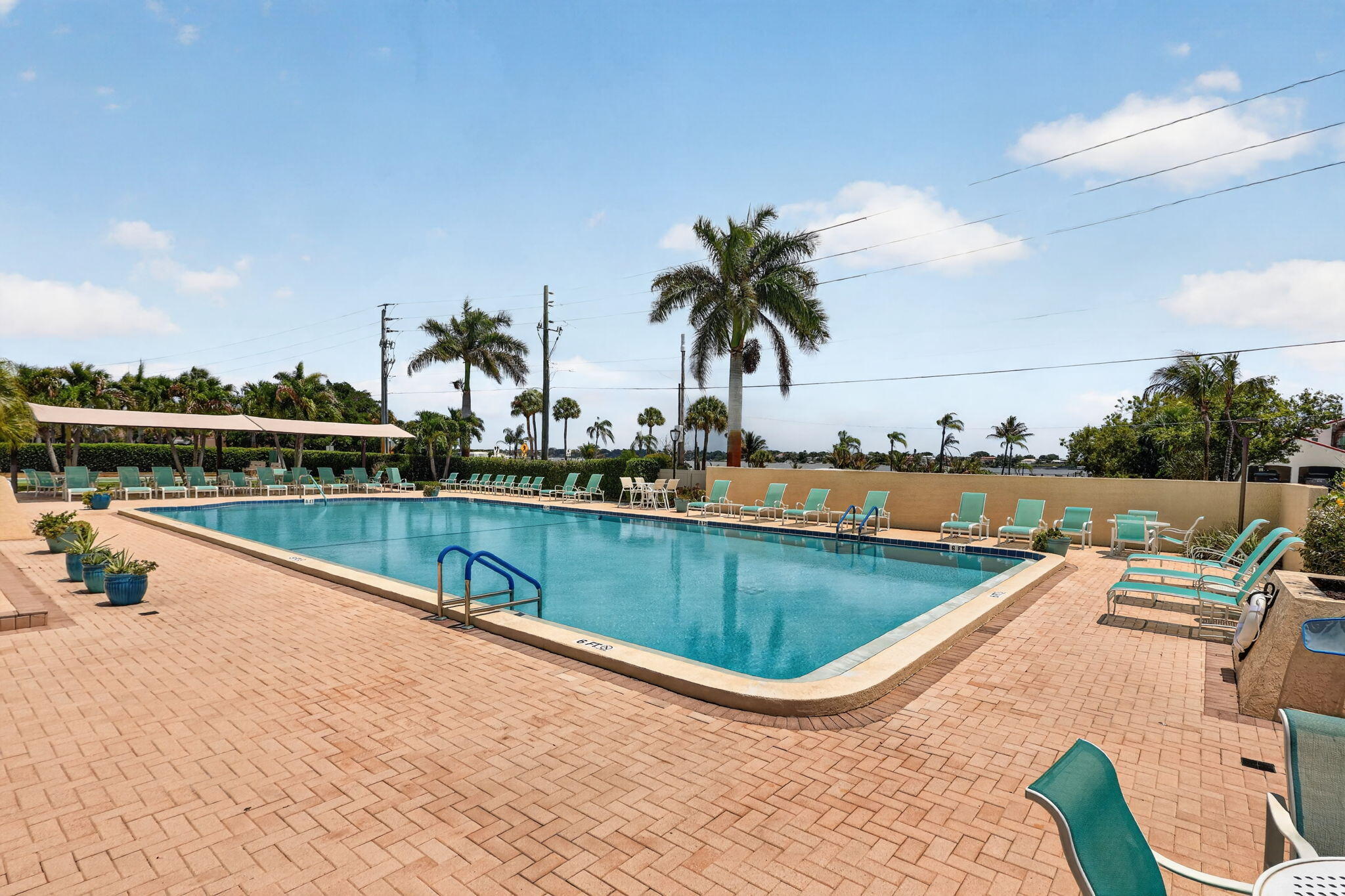 CONQUISTADOR CONDO - Residential